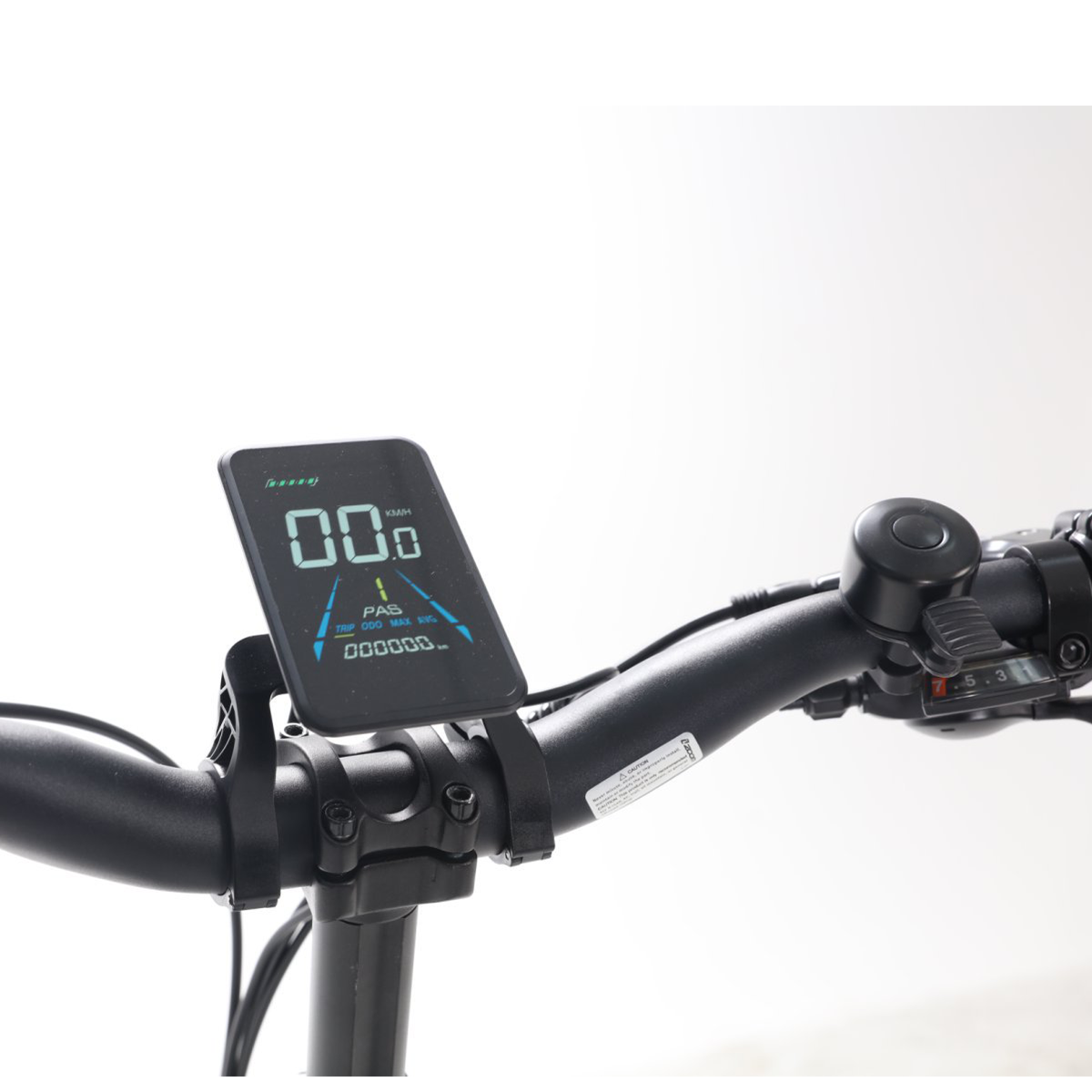 Zbliżenie wyświetlacza w szarym rowerze elektrycznym JOBOBIKE.