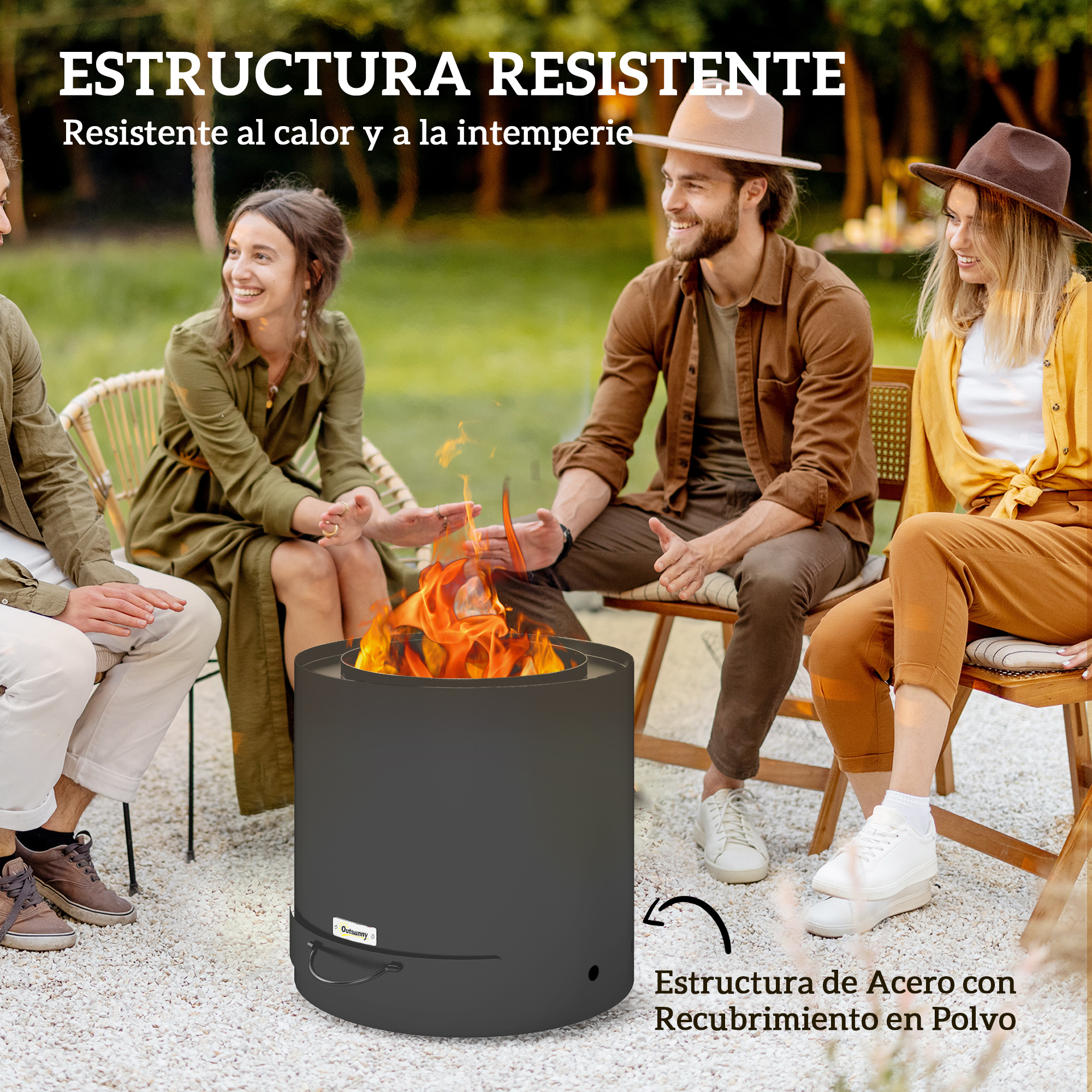 Grupo de personas alrededor de un brasero negro al aire libre con llamas, estructura de acero resistente y recubrimiento en polvo.