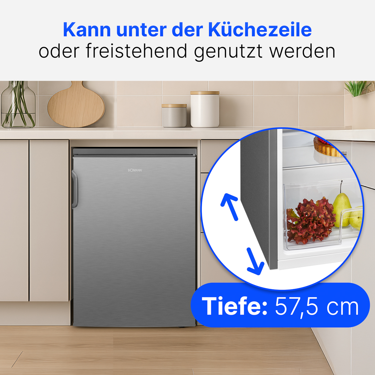 Kühlschrank in einer Küche. Die Tür ist geöffnet und zeigt Regale mit Lebensmitteln. Text: Tiefe: 57,5 cm