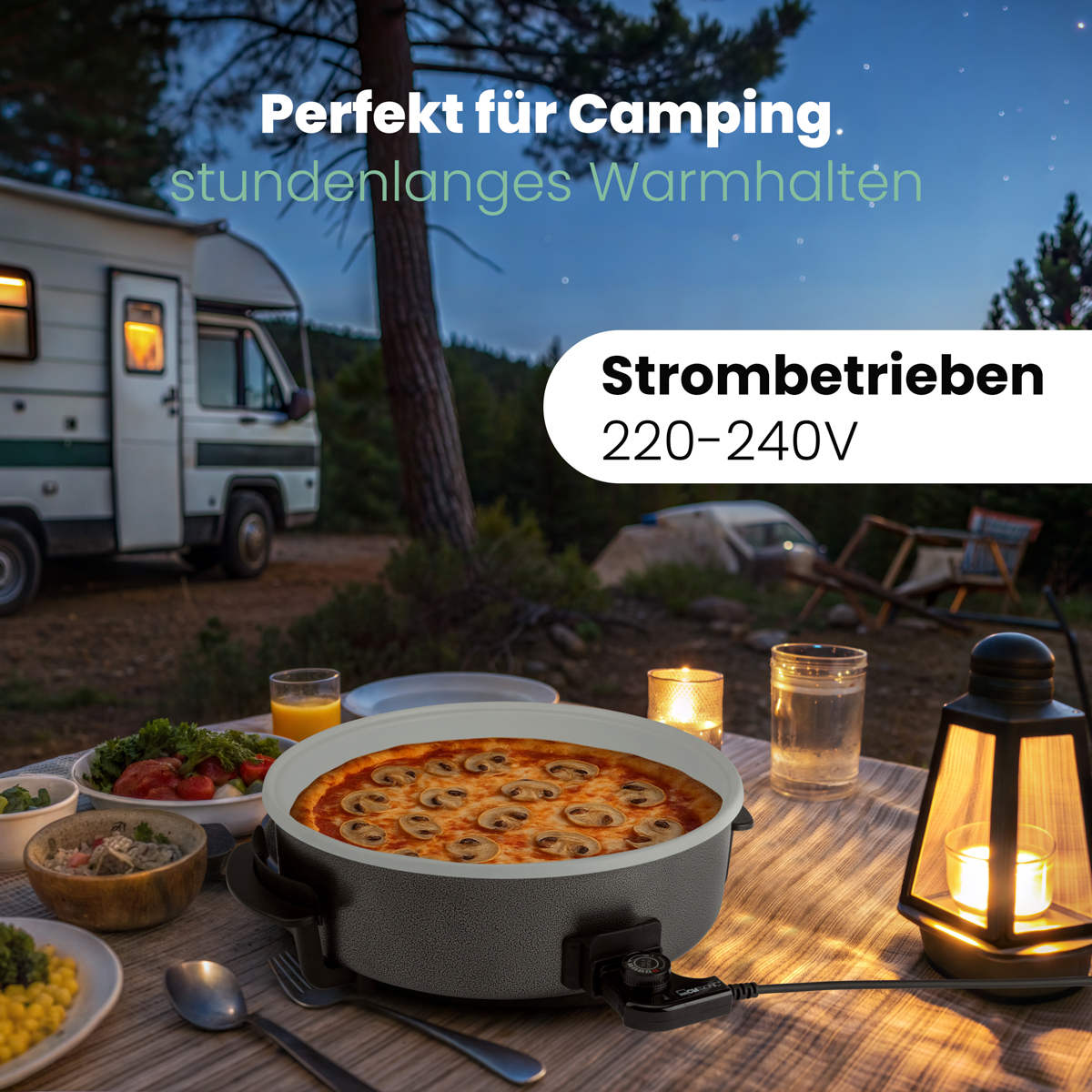 Elektryczny garnek do gotowania z pizzą na stole, oświetlony latarnią. Ustawiony w scenerii nocnego kempingu.