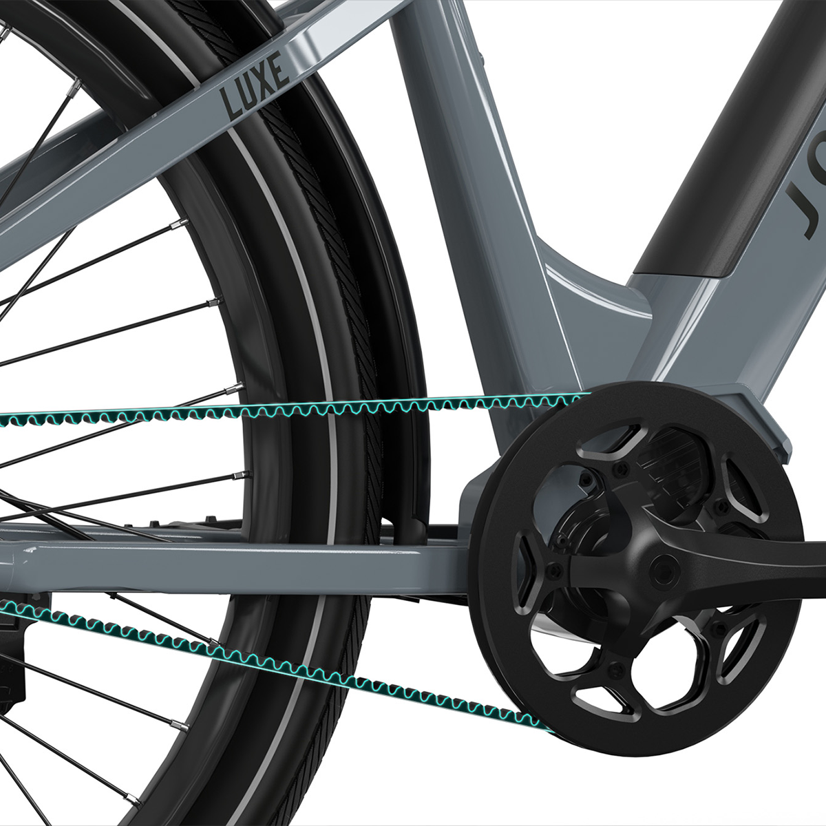 Zbliżenie na zębatki i łańcuch roweru. Czarne koło z szarą ramą. Łańcuch jest zielony.