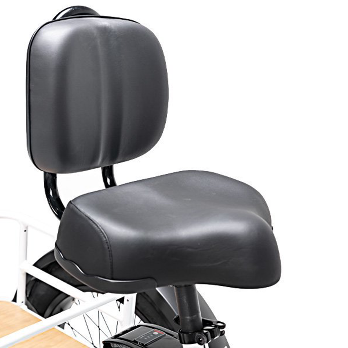 Zbliżenie siodełka rowerowego z czarnym siedzeniem i oparciem.