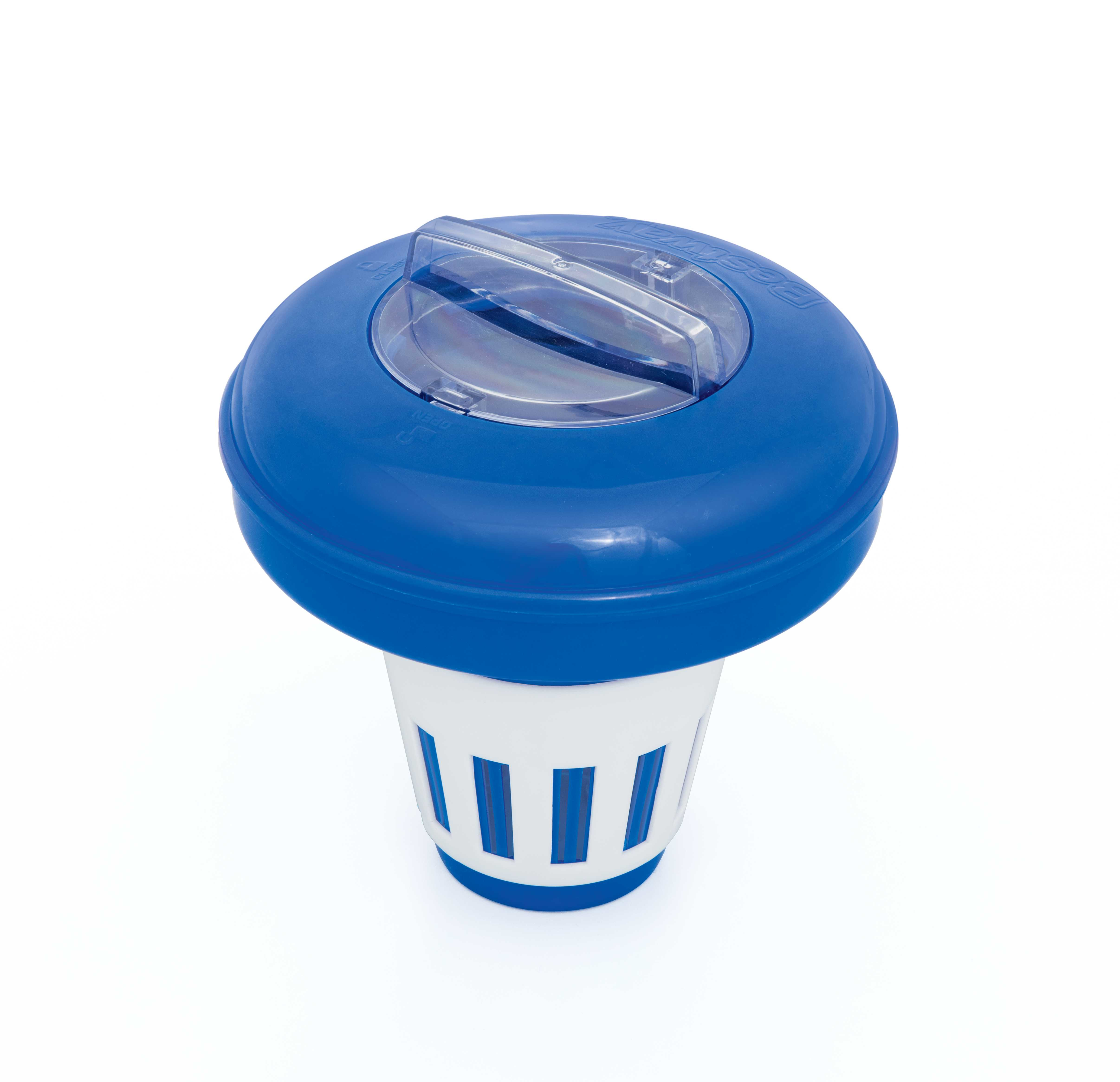 Distributeur de produits chimiques pour piscine bleu avec couvercle transparent et fond blanc avec fentes verticales. La marque Bestway est visible.