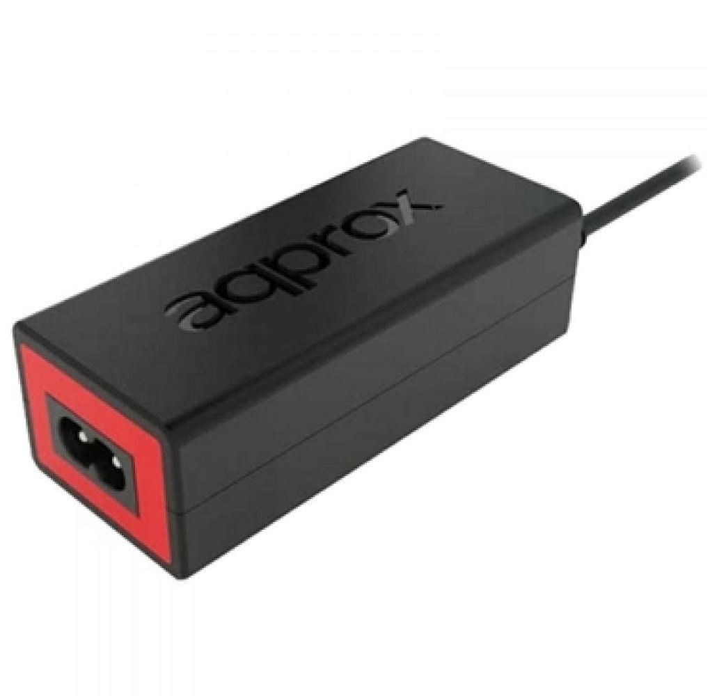 Adaptador de corriente negro con borde rojo alrededor del enchufe. También tiene la marca.