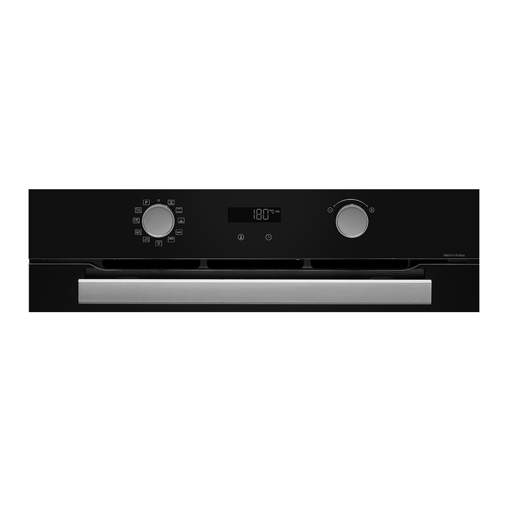 Horno negro con asa y panel de control plateados, pantalla digital en la parte superior.