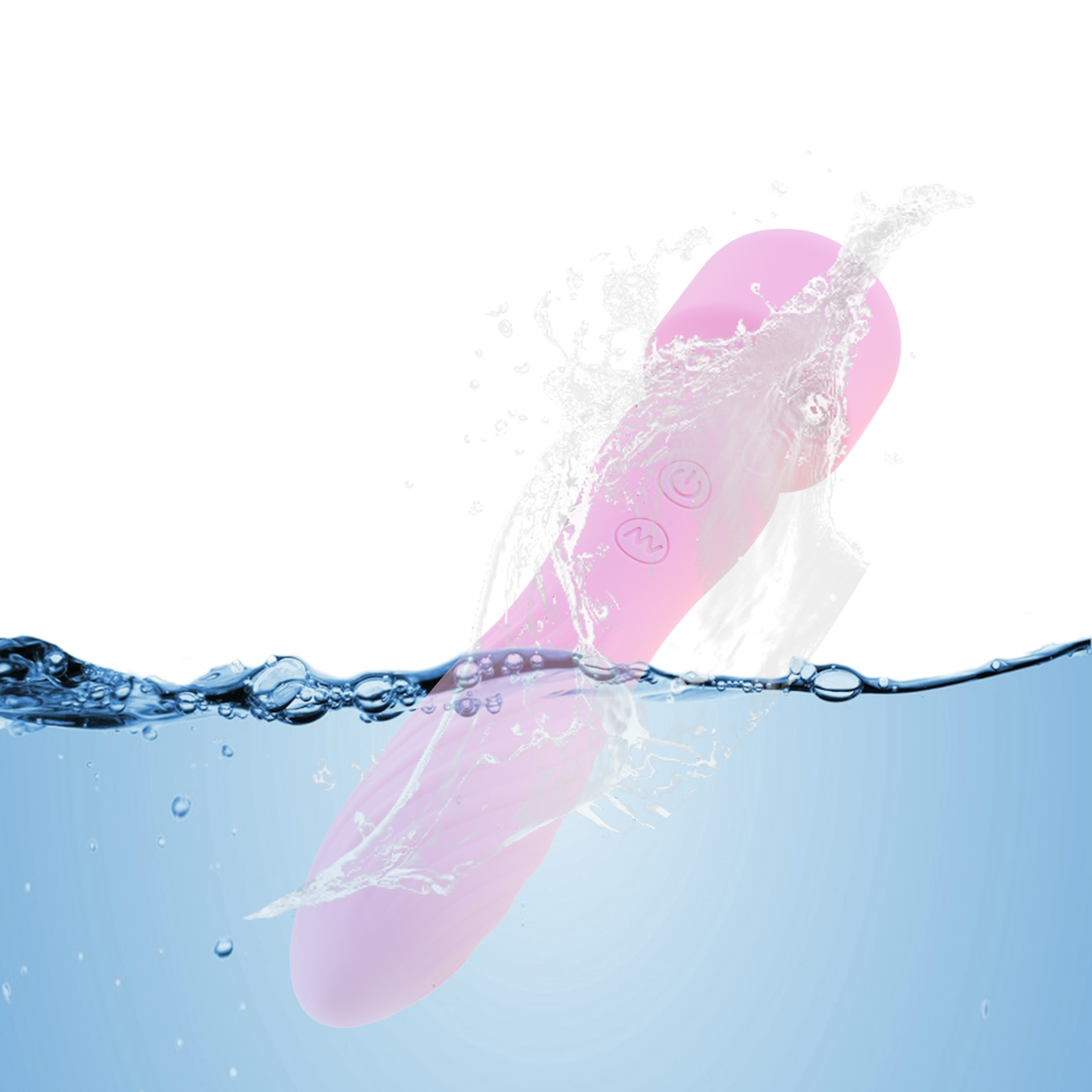 Masajeador de varilla rosa en agua. El agua salpica alrededor del dispositivo. Fondo blanco y agua azul.