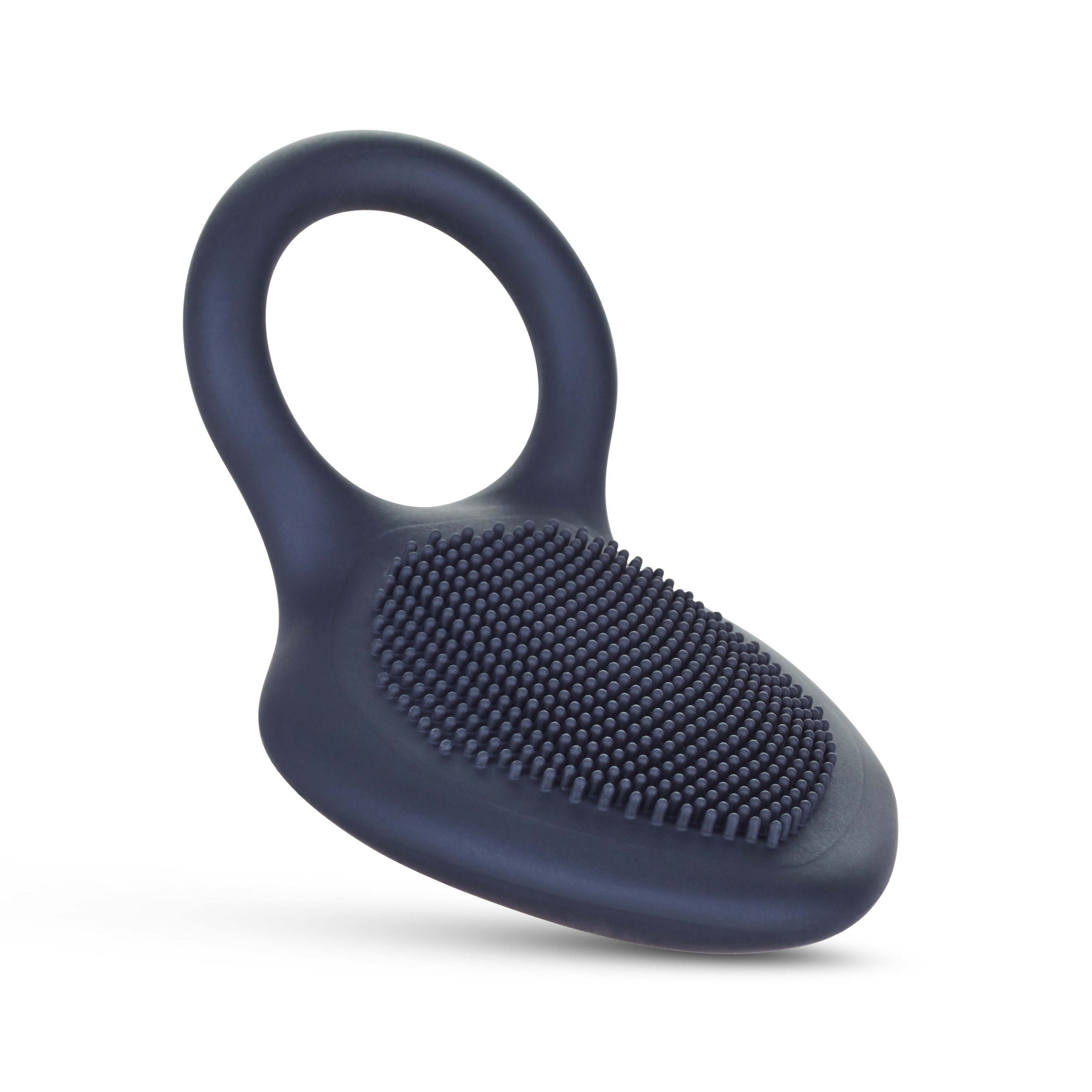 Vibrador negro en forma de anillo, vista en ángulo, fondo blanco.
