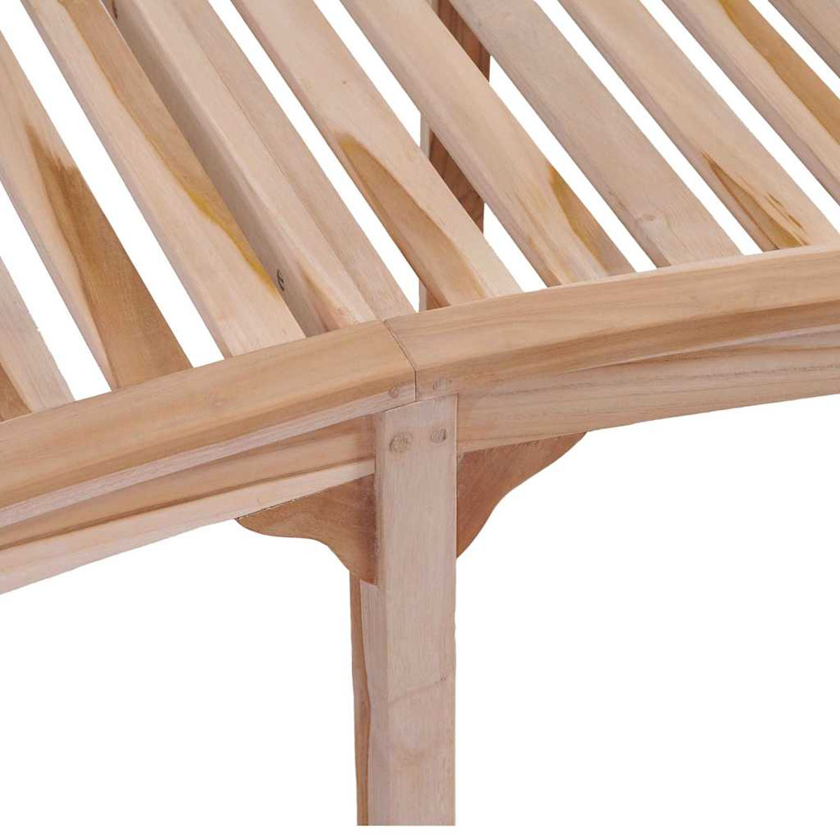 Nahaufnahme eines Holzbankdetails. Latten und ein Teil des Rahmens sind sichtbar.