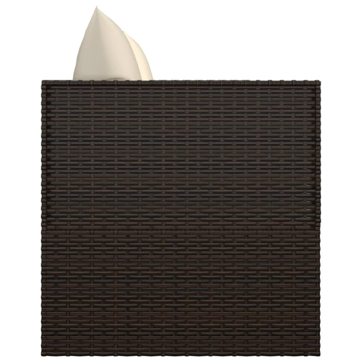 Draufsicht auf ein braunes Korbmöbelsofa mit weißen Kissen. Das Sofa ist quadratisch.