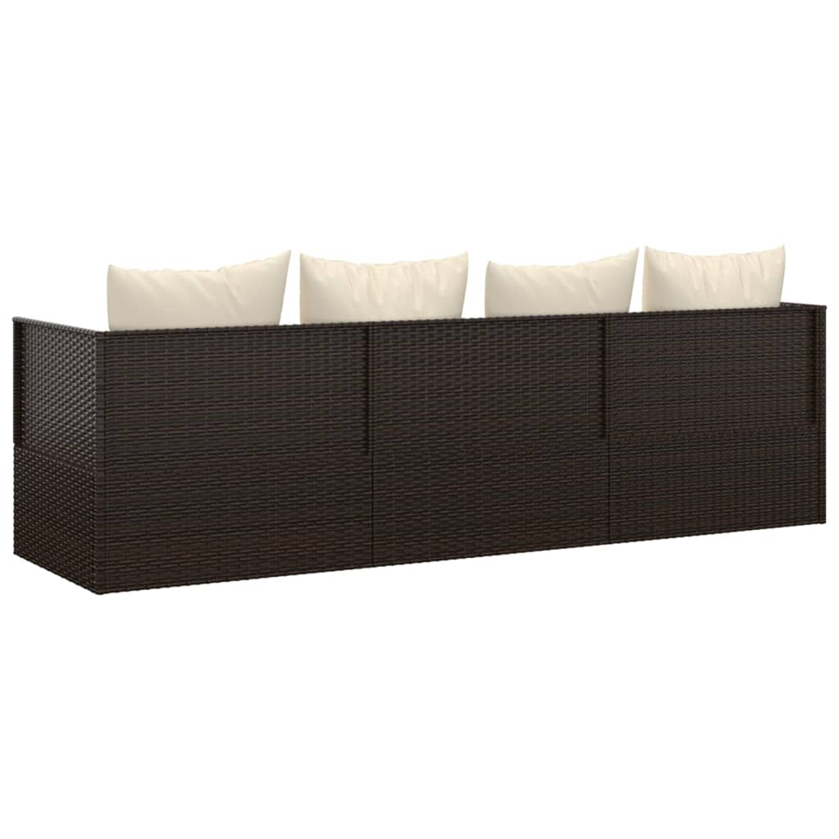 Dunkelbraunes Rattansofa mit elfenbeinfarbenen Kissen auf weißem Hintergrund.