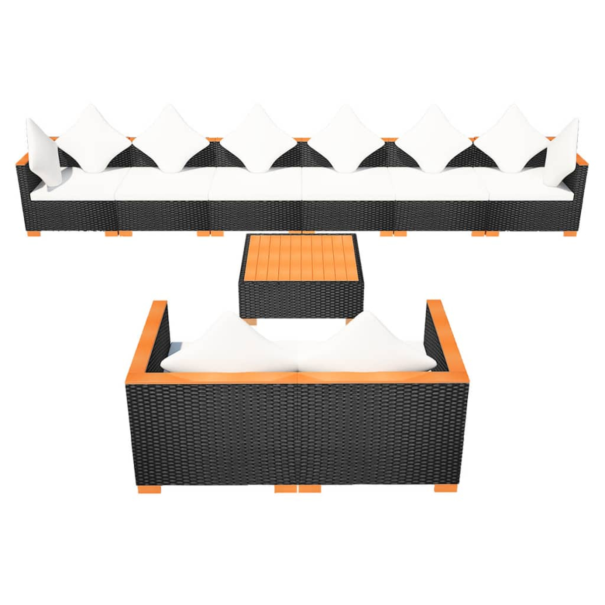Geflochtenes Gartenmöbel-Set mit zwei Sofas, einem Couchtisch und weißen Kissen. Weißer Hintergrund.