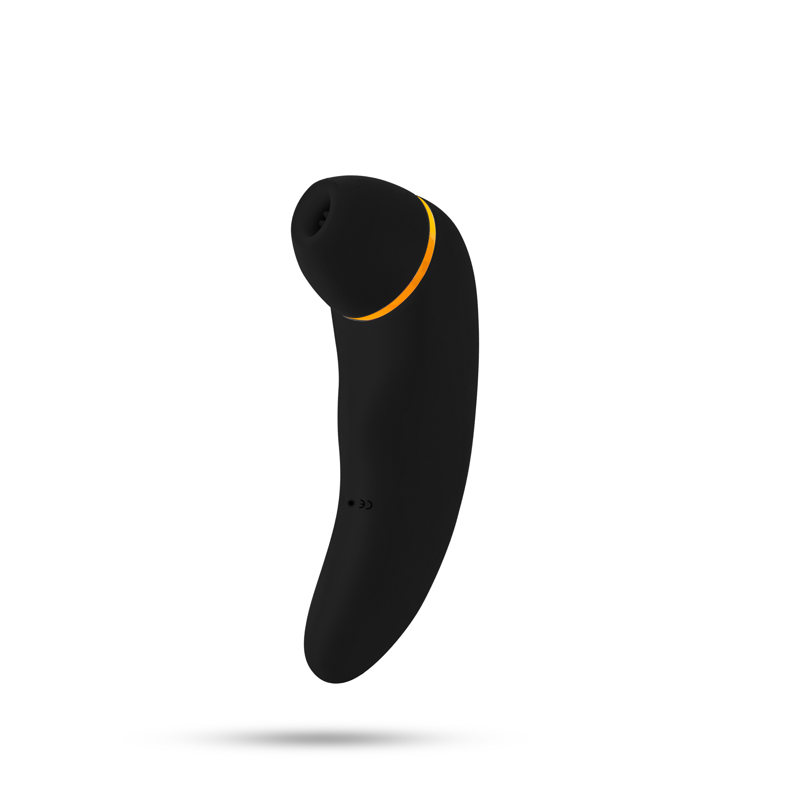 Juguete sexual negro con diseño curvo y raya amarilla. El fondo es blanco.