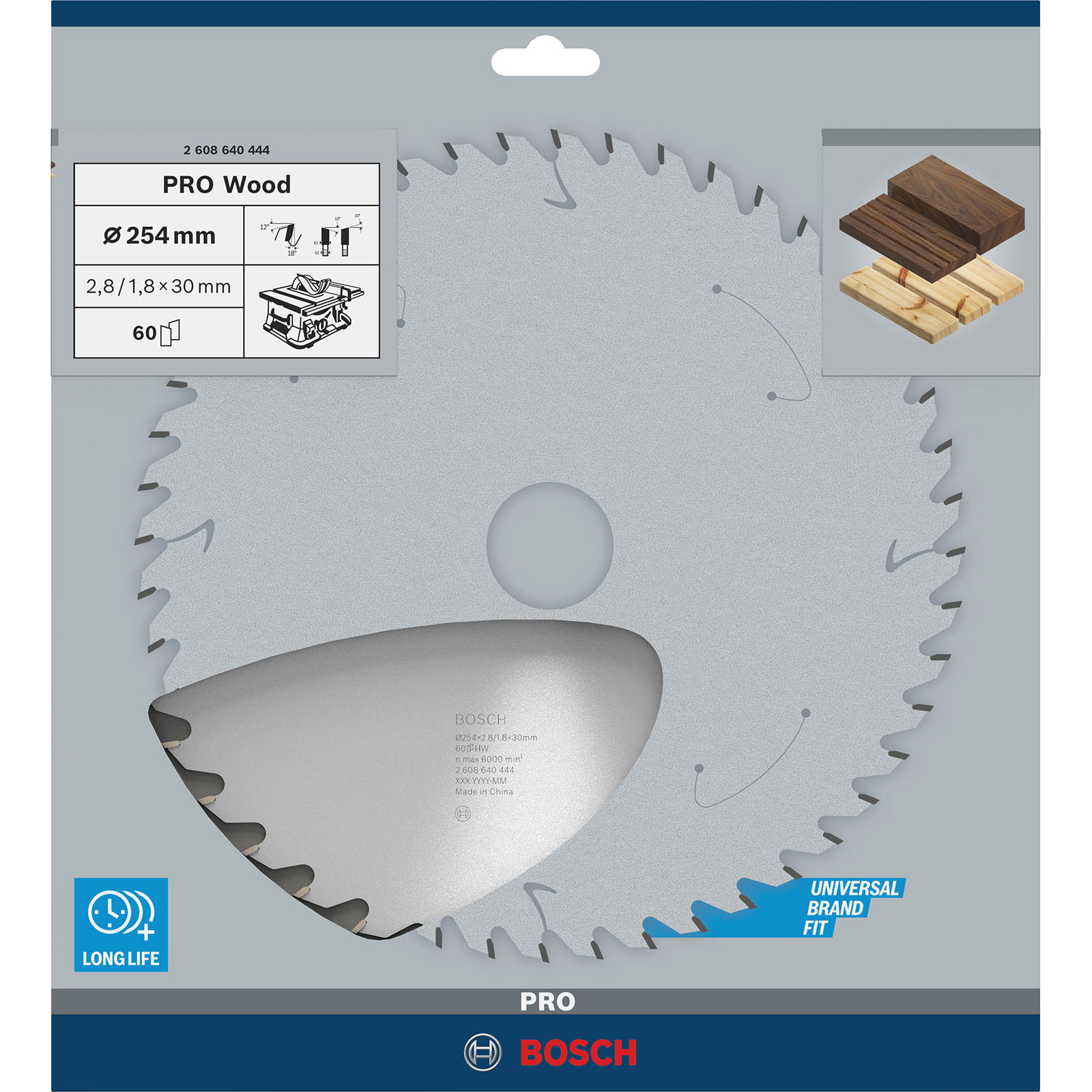 Ein kreisförmiges Sägeblatt für Holz. Es hat eine graue Metallscheibe mit scharfen Zähnen, ein Bosch-Logo und Holzmuster.