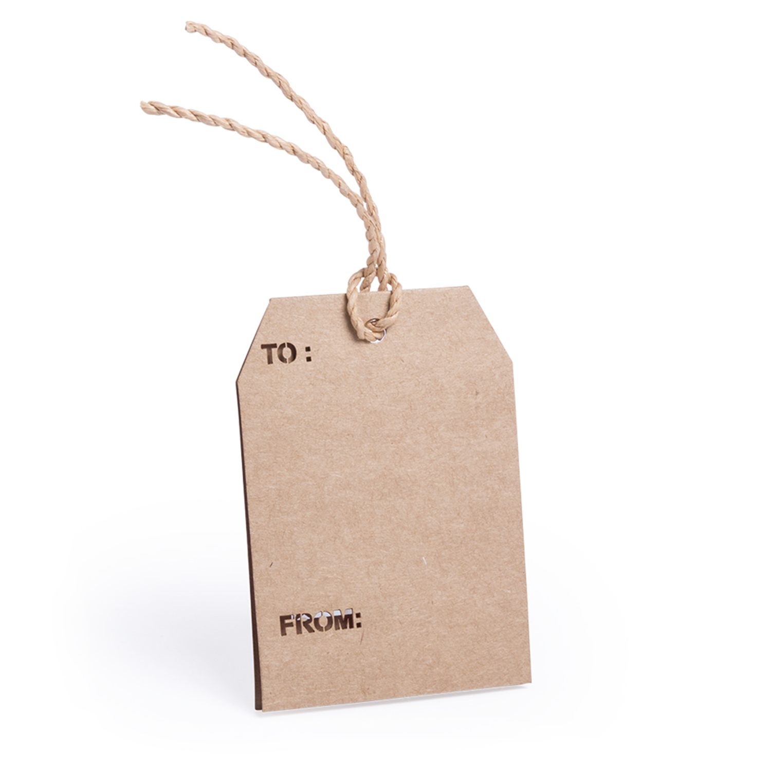 Ein braunes Geschenkanhänger mit Schnur, die Wörter 'AN:' und 'VON:' sind sichtbar. Der Hintergrund ist weiß.