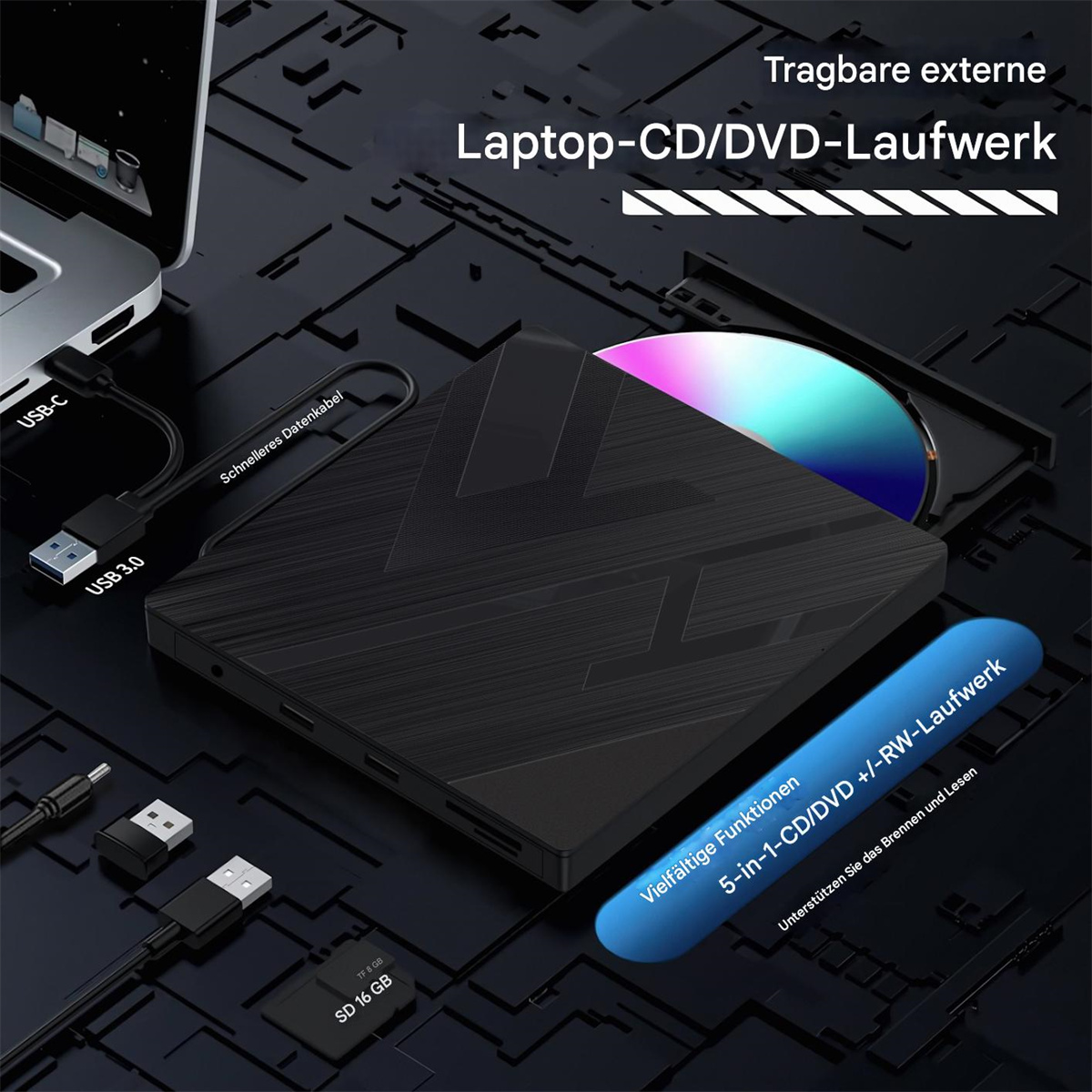 Schwarzes externes Laptop-CD/DVD-Laufwerk mit USB-Kabel und Zubehör auf dunkler Oberfläche. Eine CD befindet sich im Laufwerk.
