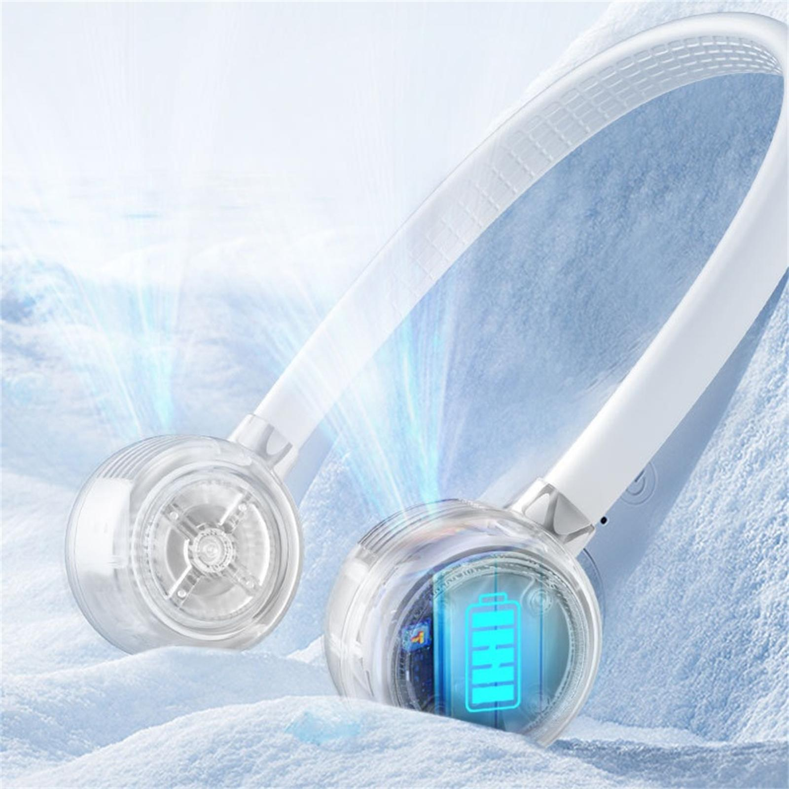Weißer Nackenventilator mit transparenten Teilen, die ein Akkusymbol zeigen. Der Hintergrund hat eine blaue, kalte Ästhetik.