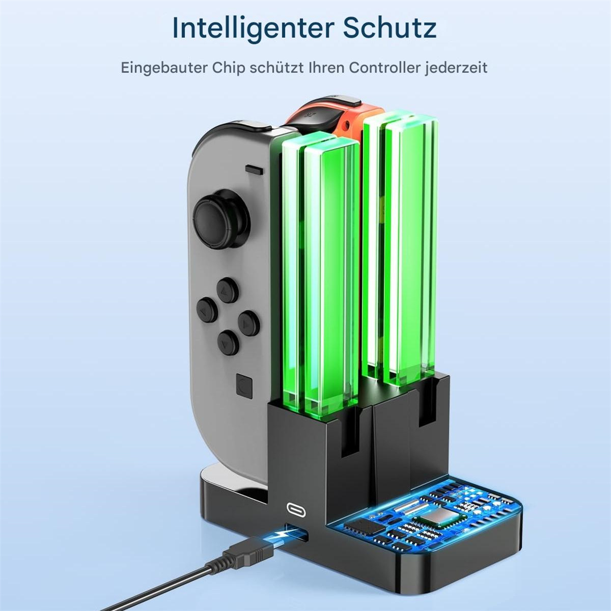 Grauer Controller mit grünen Lichtern, der auf einer schwarzen Basis mit USB-Kabel vor blauem Hintergrund geladen wird.