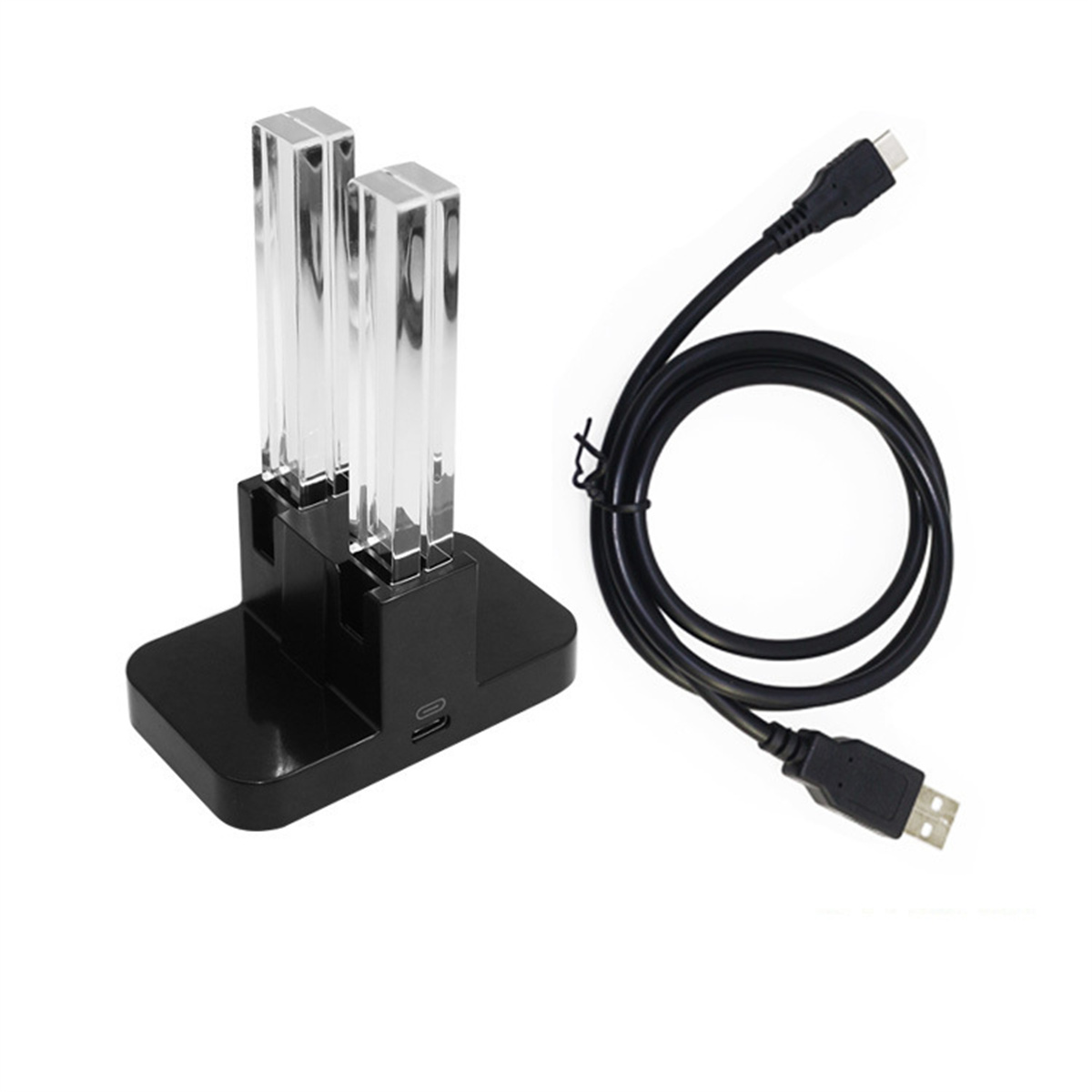 Schwarze Ladestation mit zwei durchsichtigen Säulen und einem USB-Kabel auf weißem Hintergrund.