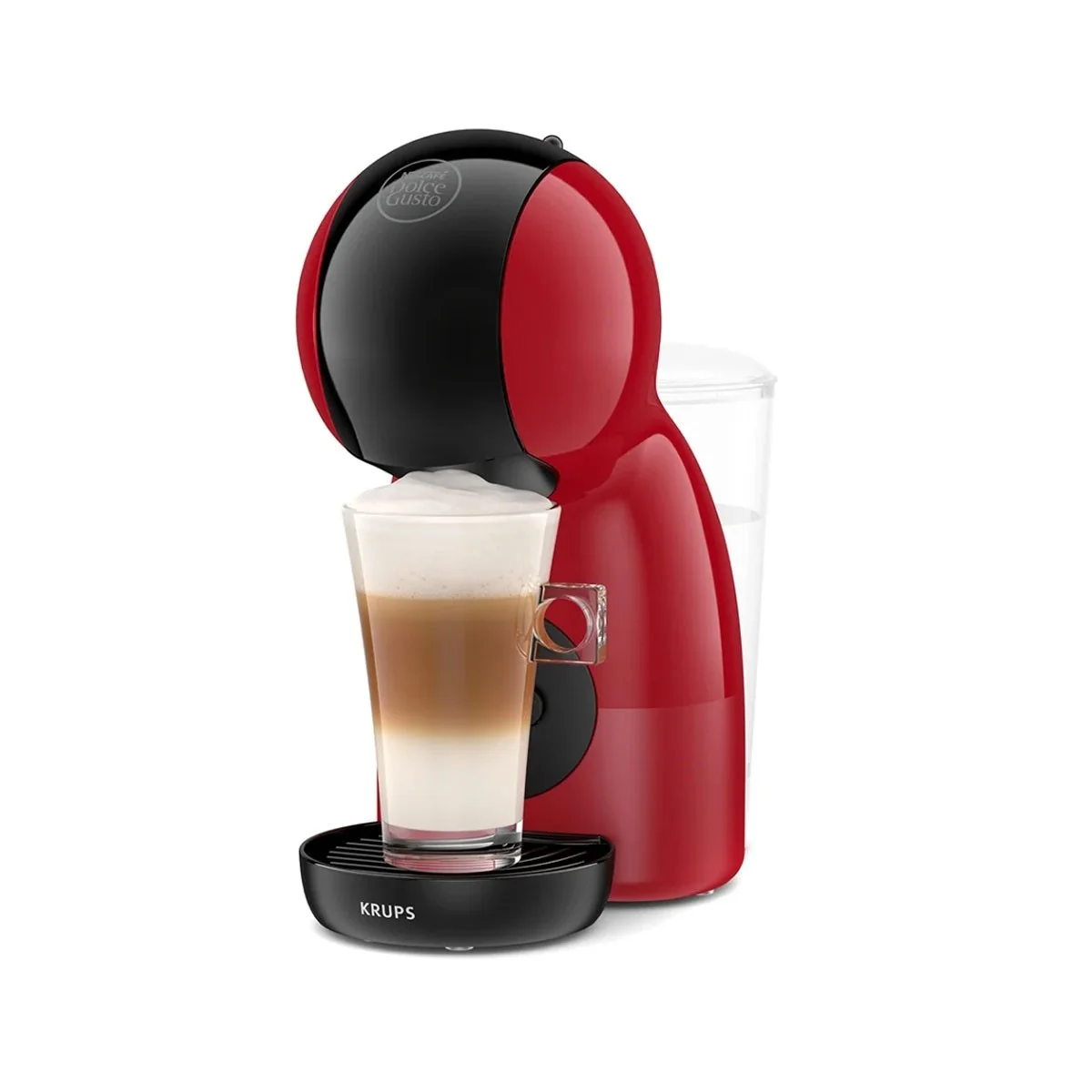 Una macchina da caffè Dolce Gusto rossa e nera. Un bicchiere di latte a strati è sulla base nera. Serbatoio dell'acqua trasparente visibile.