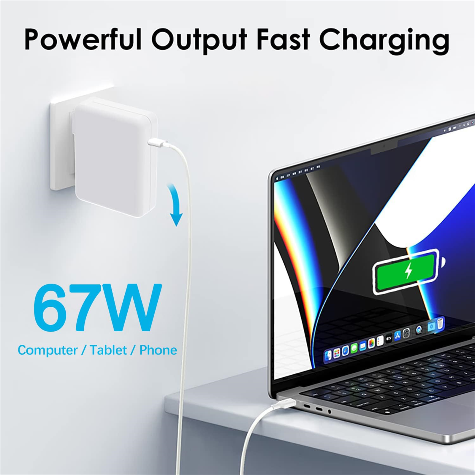 Laptop wird mit 67-W-Ladegerät aufgeladen. Weißes Ladegerät in der Wand, Kabel zum Laptop. Akkusymbol zeigt Laden an.