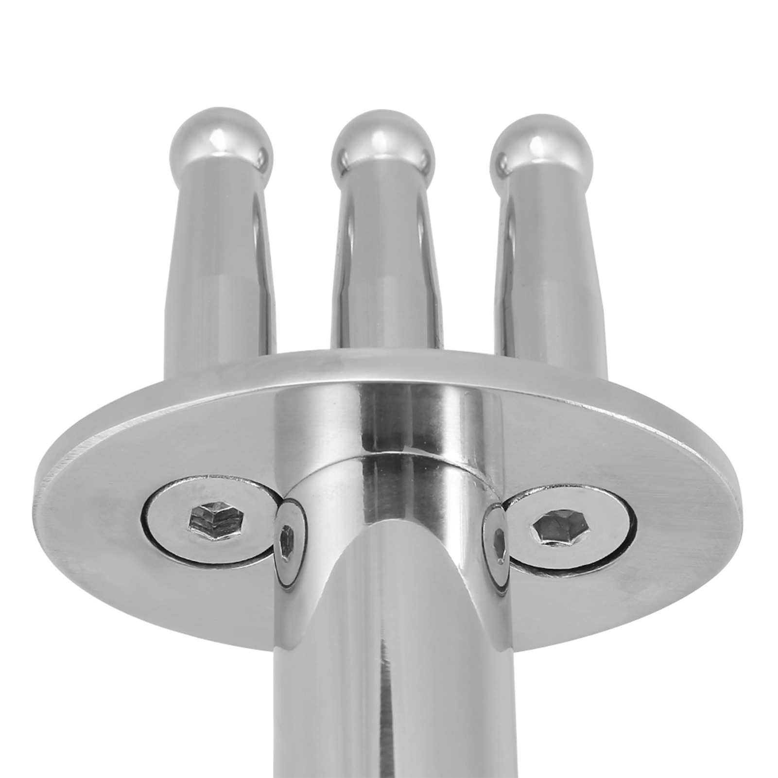 Nahaufnahme eines glänzenden, silbernen Metallhakens. Er hat drei nach oben zeigende Stiele mit kugelförmigen Spitzen, die an einer runden Basis befestigt sind.