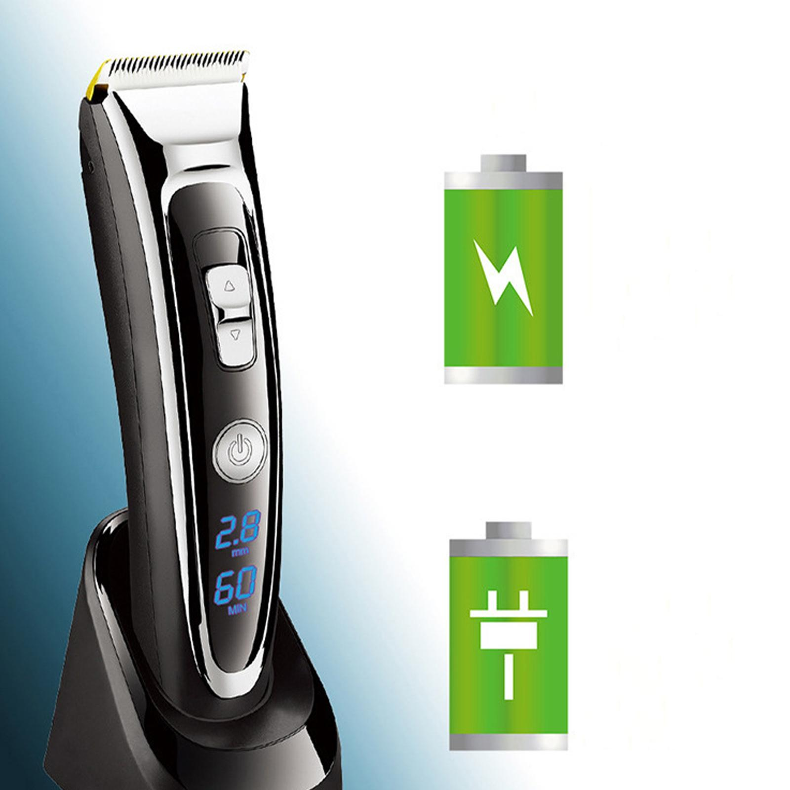 Schwarzer Elektrorasierer mit Ladestation. Zwei Akku-Symbole: eins lädt, eins voll. Anzeige zeigt Einstellungen.
