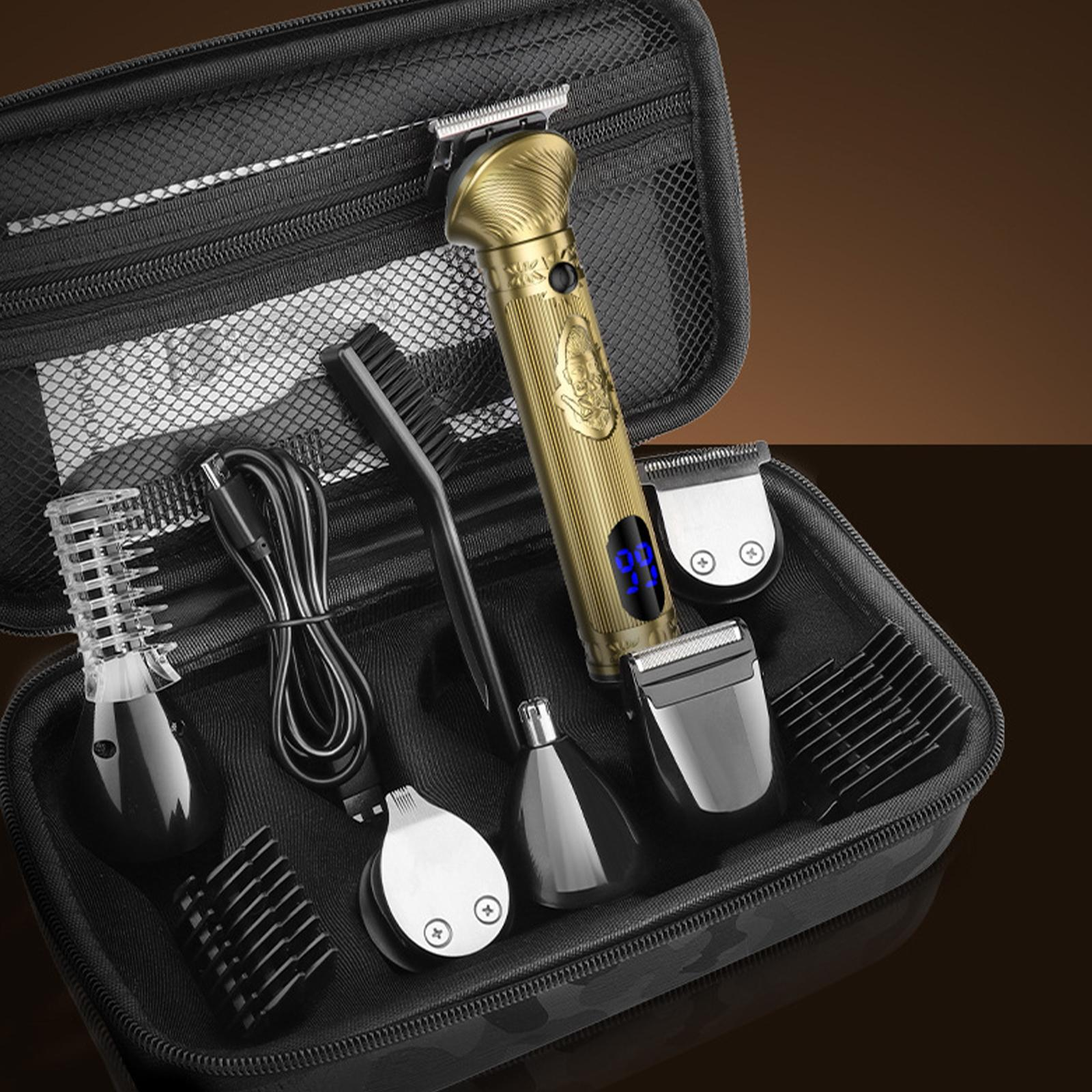 Ein goldener Haarschneider mit Aufsätzen in einem schwarzen Etui auf braunem Hintergrund.