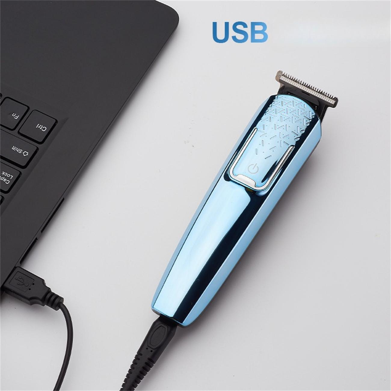 Ein hellblauer Haarschneider ist über ein USB-Kabel mit einem Laptop verbunden. Der Laptop ist schwarz, der Hintergrund ist weiß.