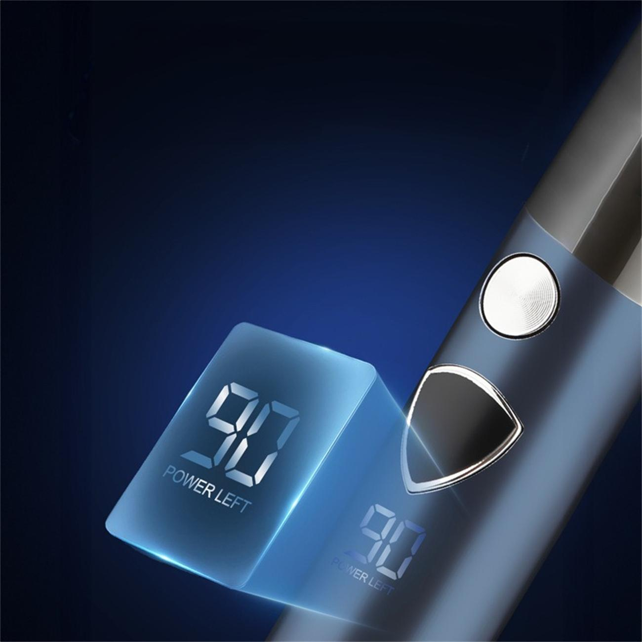Nahaufnahme eines Elektrorasierers mit Digitalanzeige, die '90' und 'POWER LEFT' auf blauem Hintergrund zeigt.