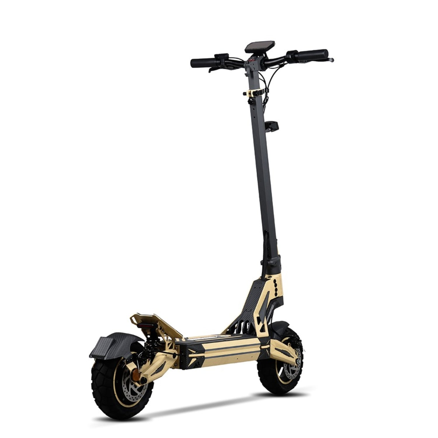 Un monopattino elettrico con dettagli oro e neri, su sfondo bianco. Lo scooter ha pneumatici spessi e un display.