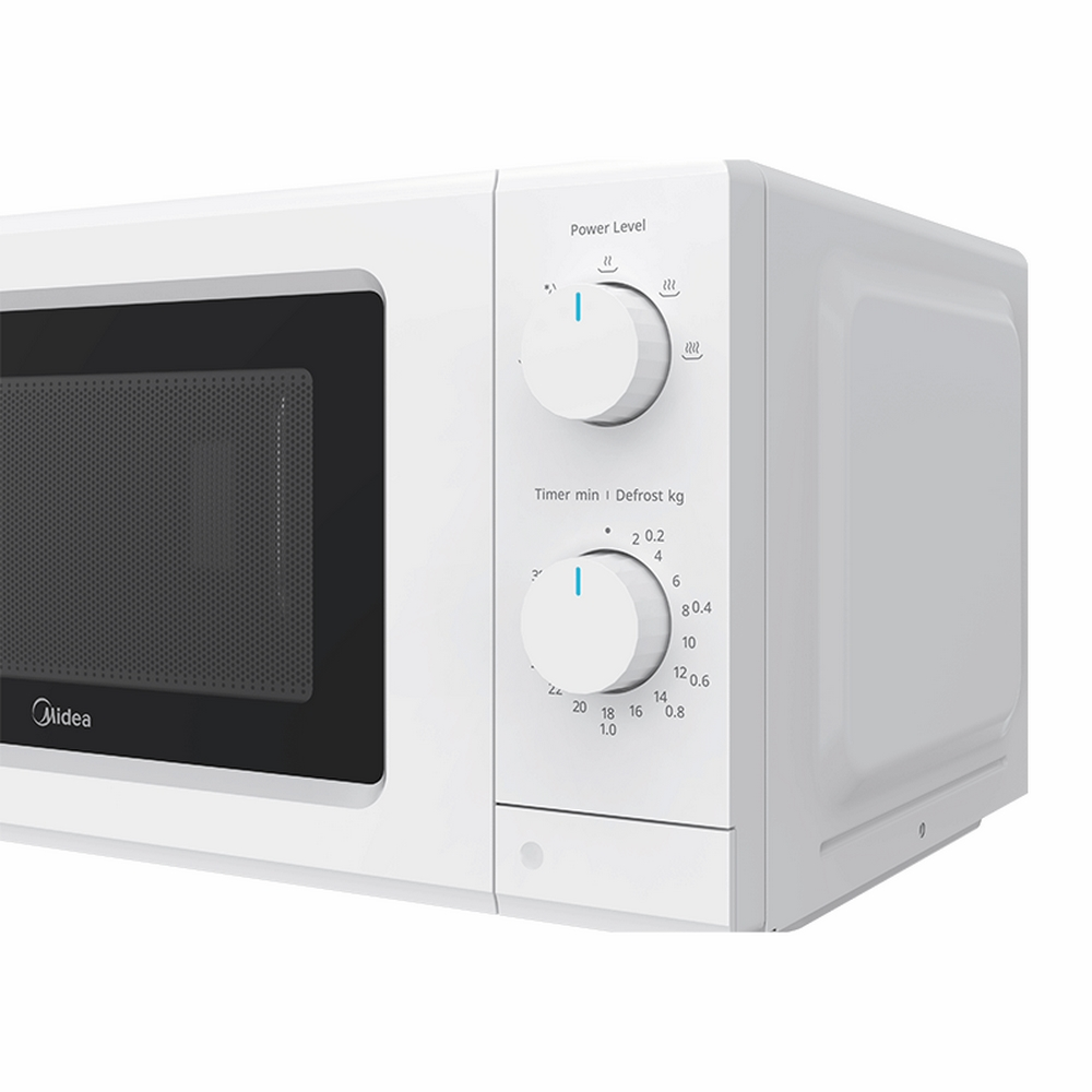 Un forno a microonde Midea bianco. Ha manopole per potenza, timer e sbrinamento. La porta è nera con una griglia.