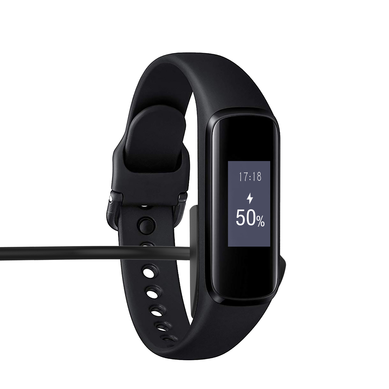 Zwarte smartwatch die oplaadt. Scherm toont 17:18 en 50% batterij. Zwarte kabel aangesloten. Witte achtergrond.