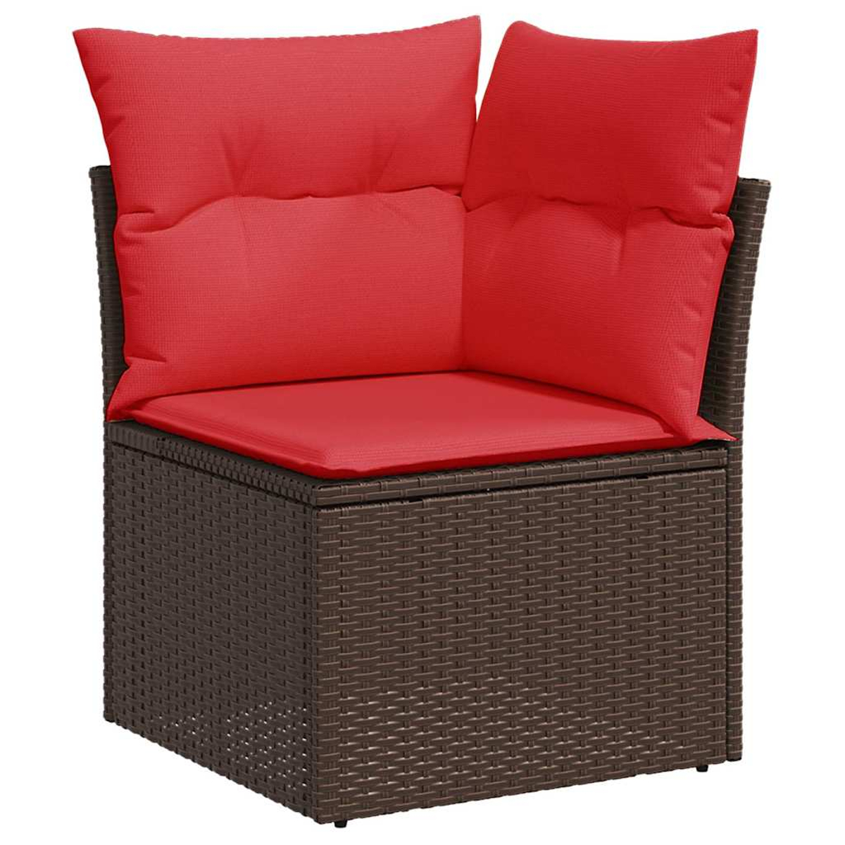 Brauner Korbstuhl mit roten Kissen. Zwei Rückenkissen und ein Sitzkissen. Der Stuhl hat ein L-förmiges Design.