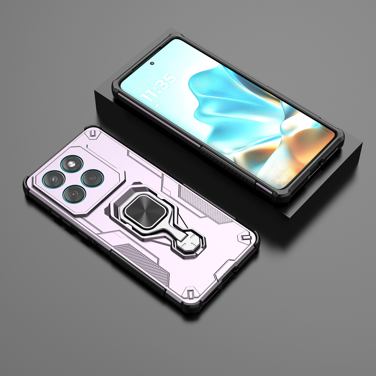 Roze telefoonhoes met meerdere camera's en ringhouder. De telefoon staat op een zwart oppervlak.