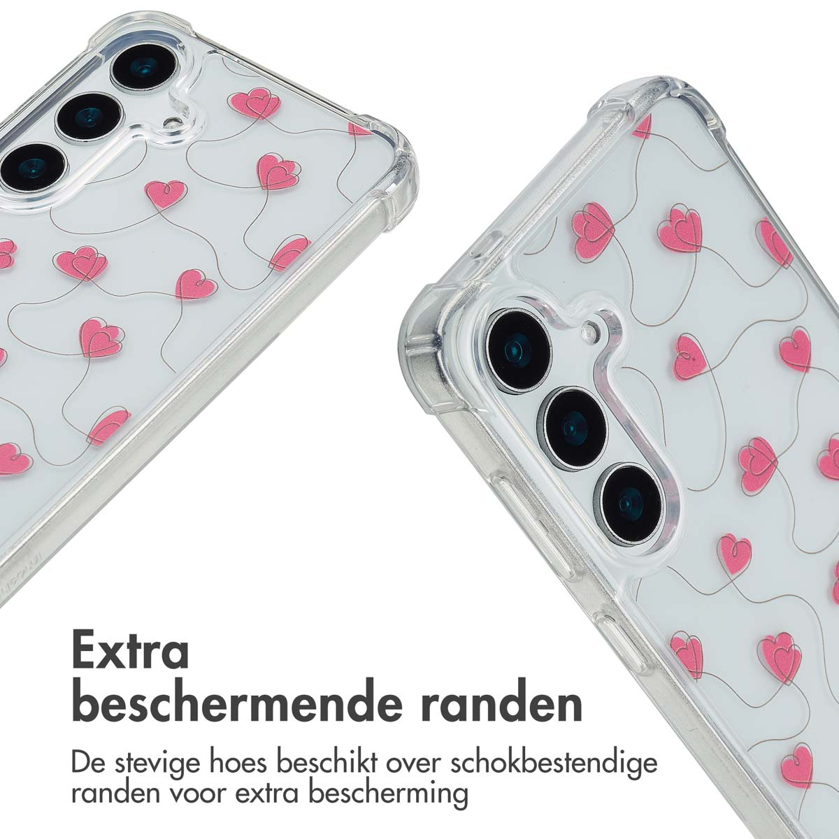 Close-up van telefoonhoesjes met roze hartjesontwerp. Transparante hoes met roze hartjes. Achtergrond is wazig.