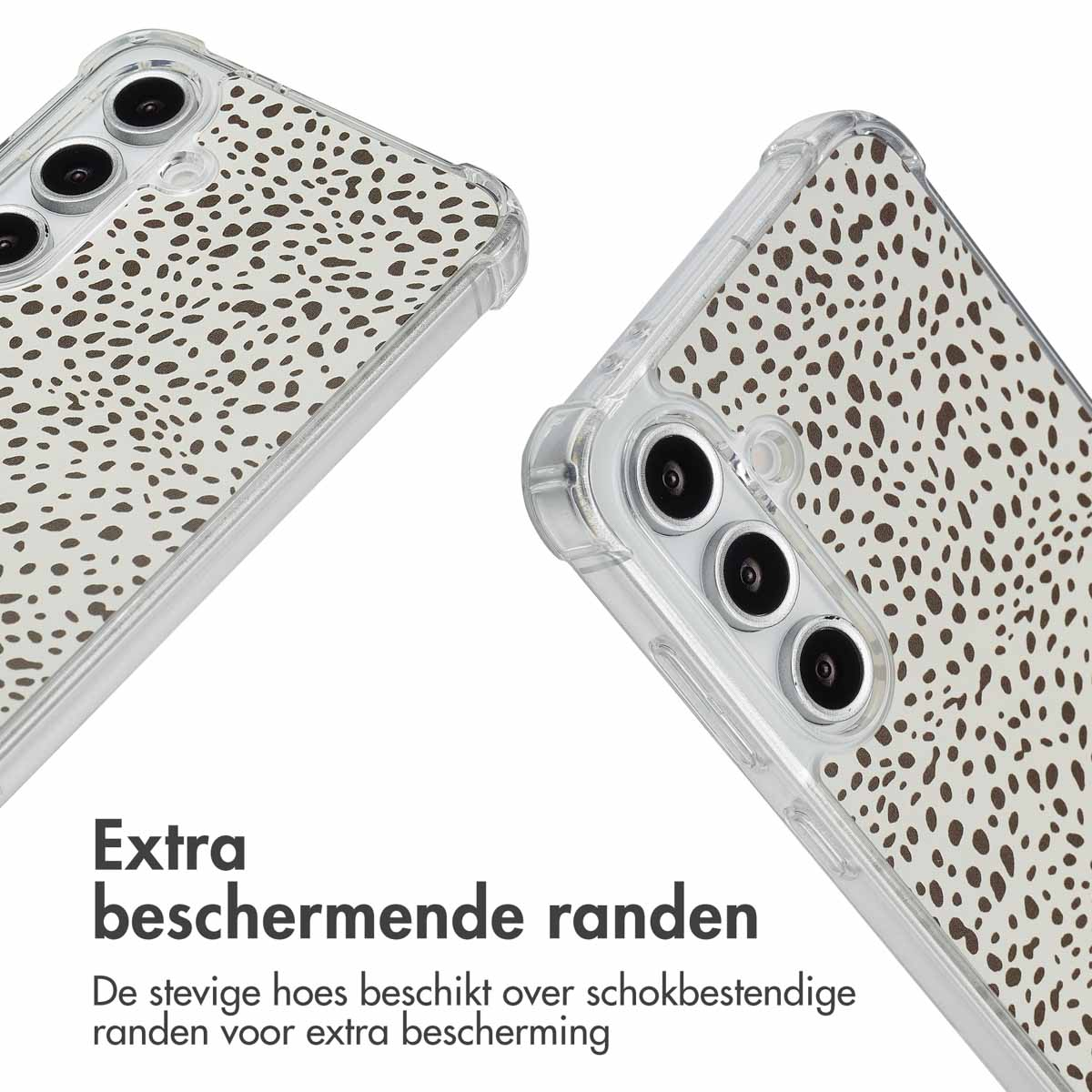 Gros plan sur des coques avec imprimé dalmatien. Coques transparentes, fond blanc.