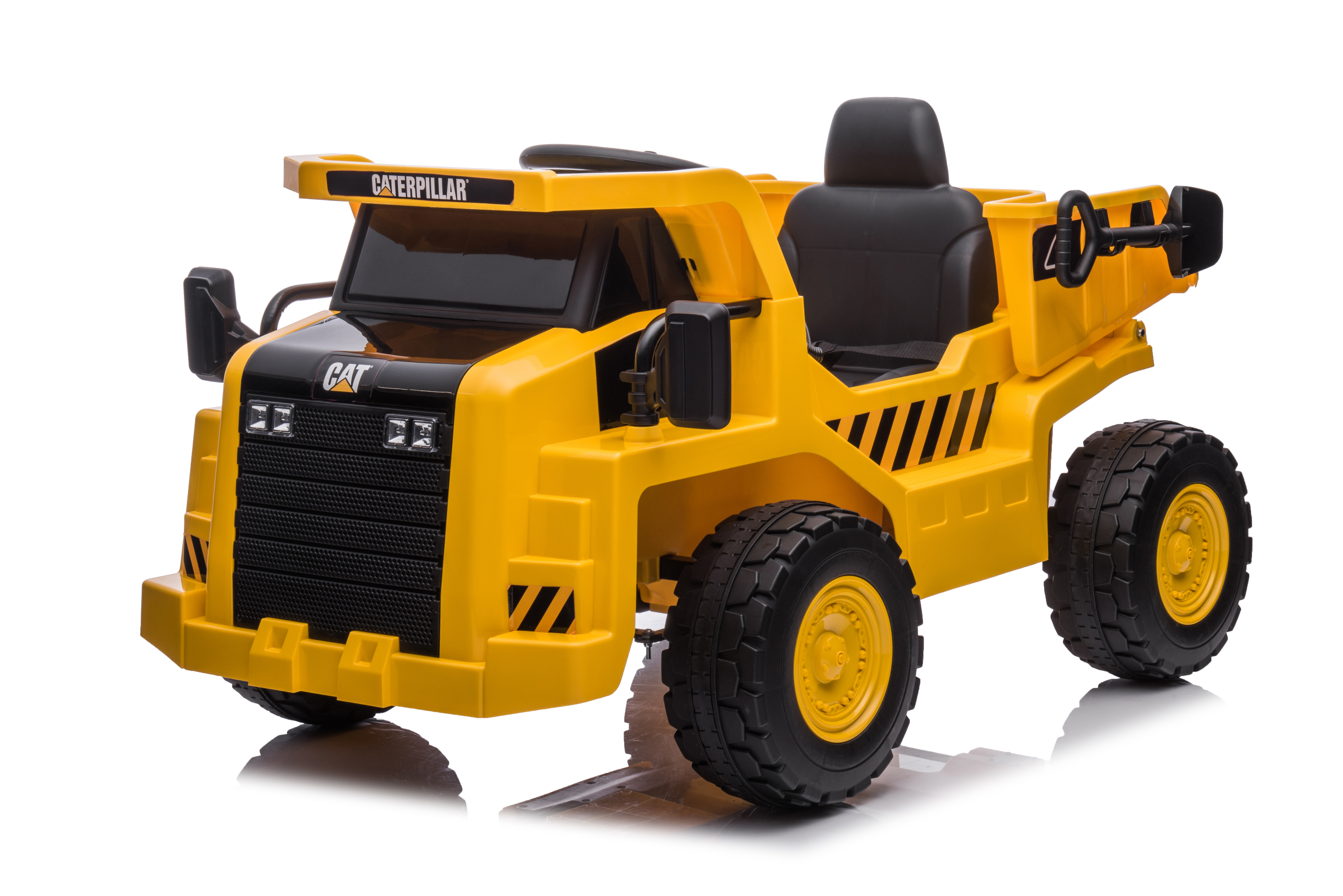 Un camioncino giocattolo CAT giallo con una griglia nera, su sfondo bianco.