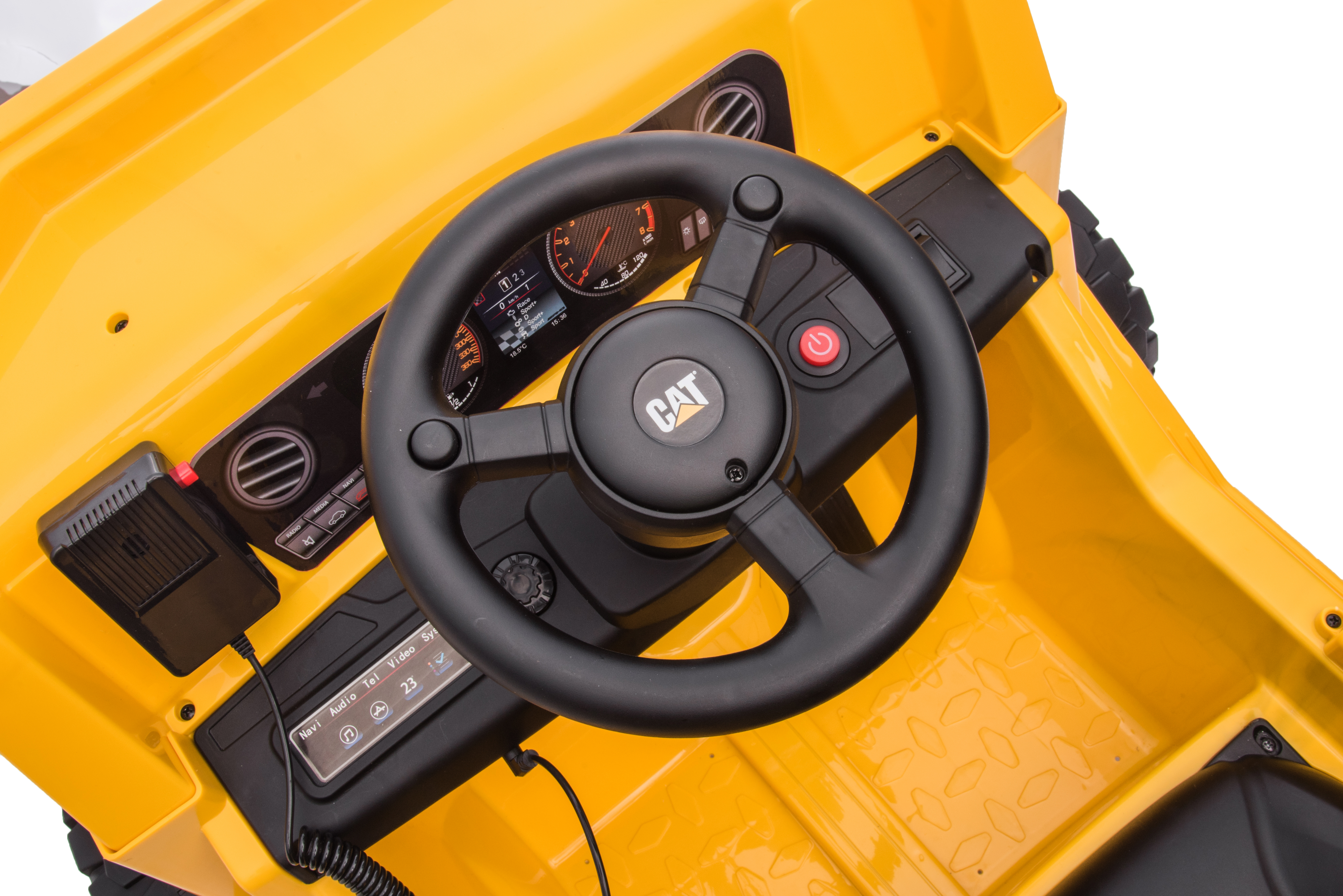 Un primo piano del cruscotto giallo e del volante nero di un'auto giocattolo.