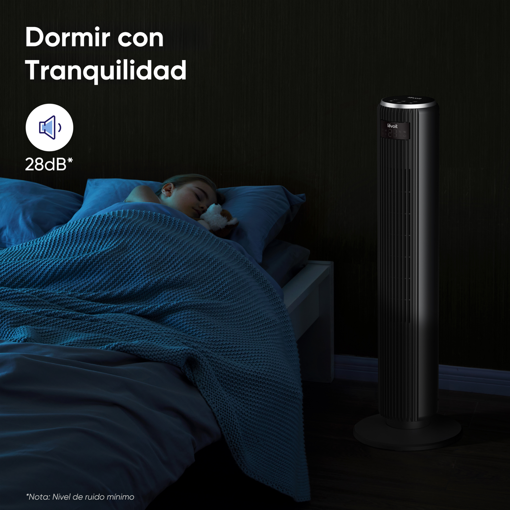 Schlafzimmer-Szene bei Nacht mit Turmventilator, Text über Ruhe und schlafender Person im Bett.
