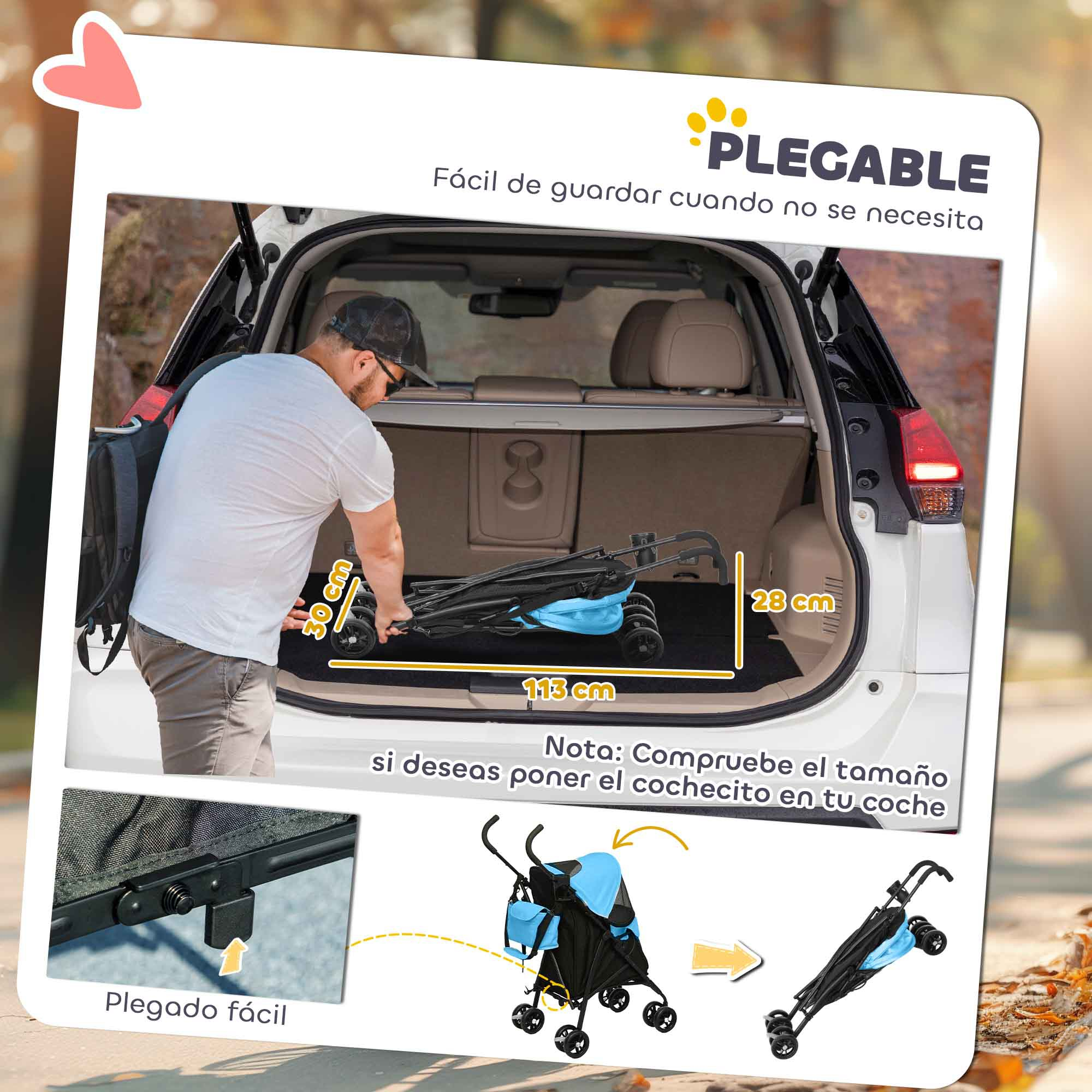 Hombre cargando un cochecito azul plegado para mascotas en el maletero de un coche. Dimensiones y texto visibles.