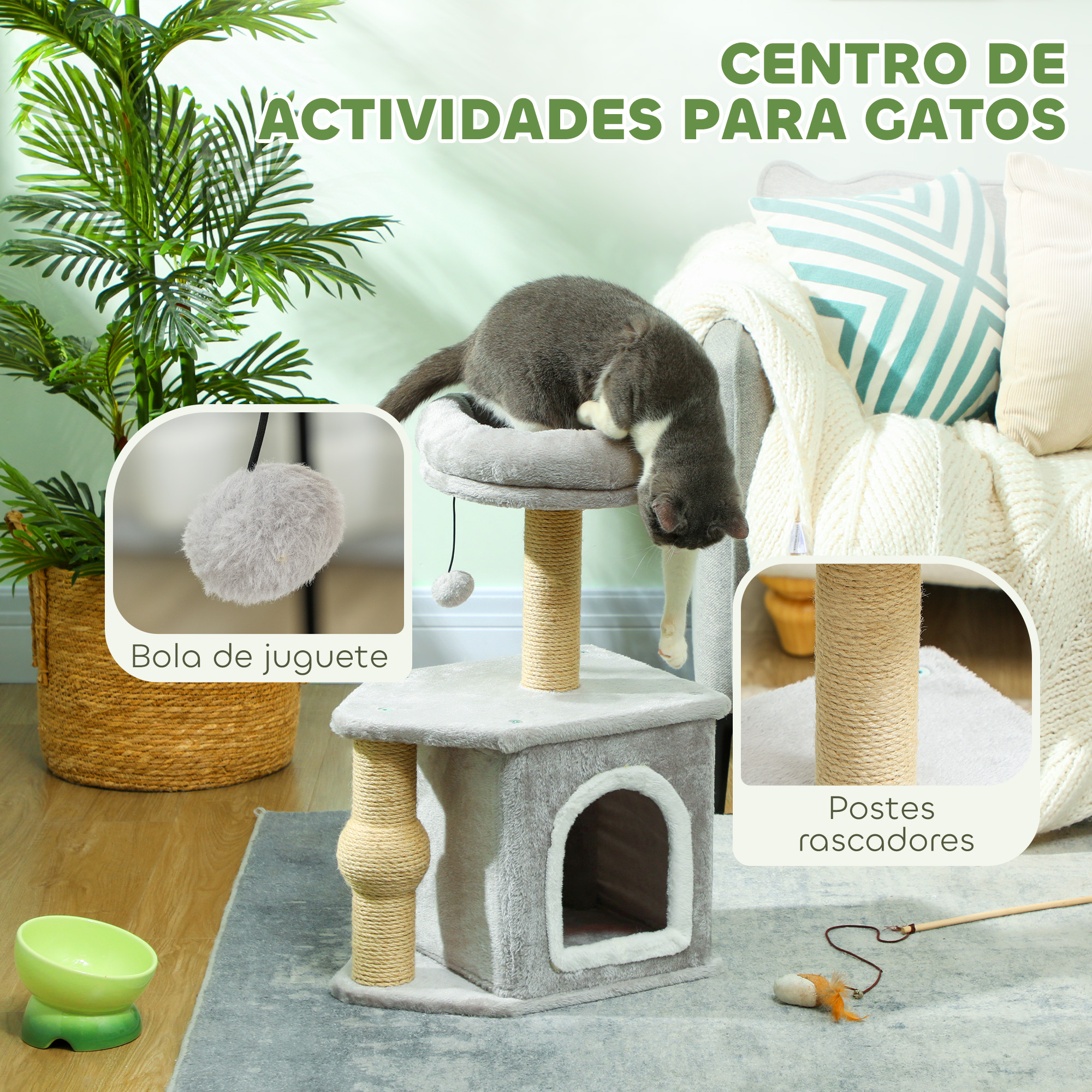 Gato jugando en un árbol para gatos gris con un juguete. Fondo: planta, cuenco y sofá.