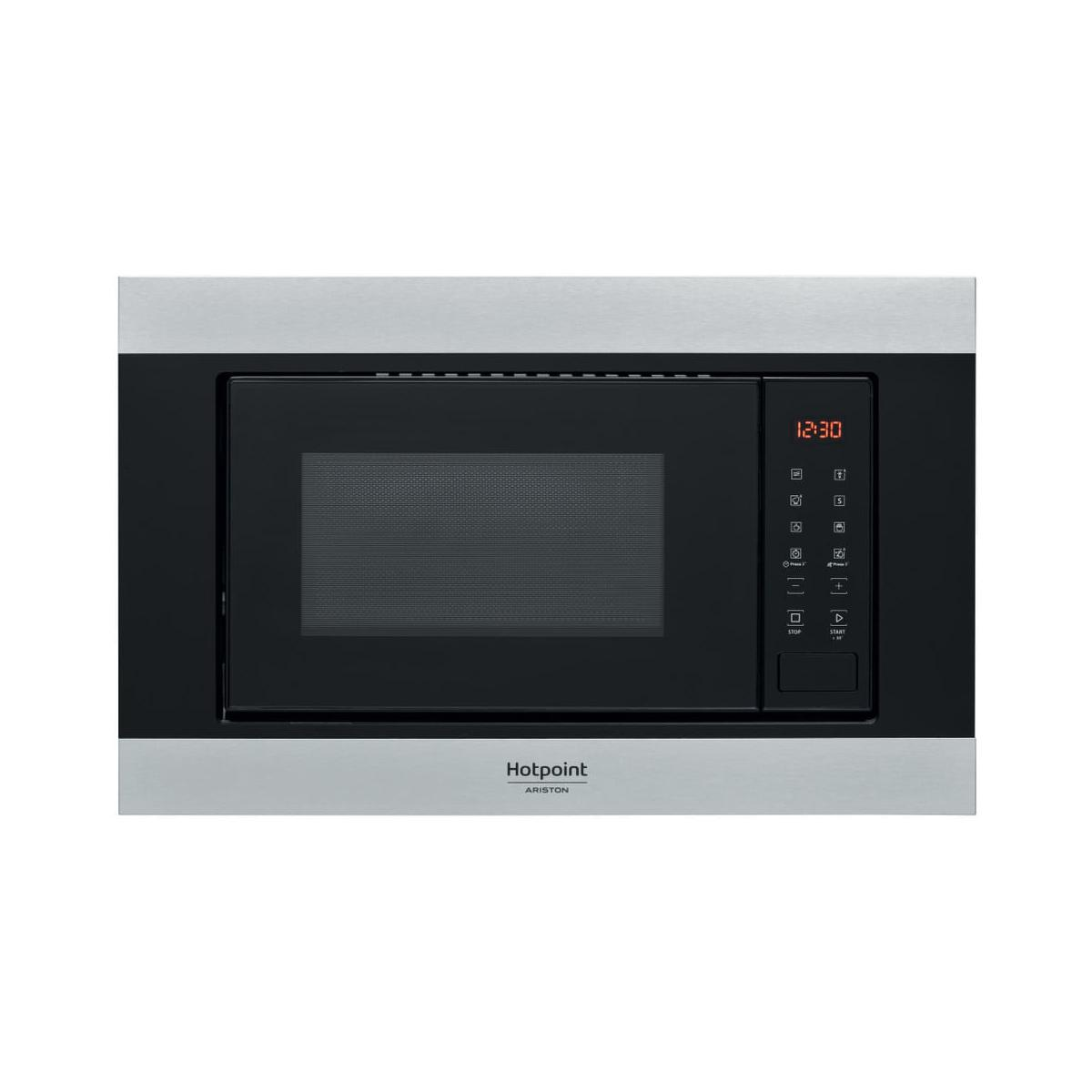 Forno a microonde con porta nera e cornice argentata, con l'ora 12:30 mostrata sul display.
