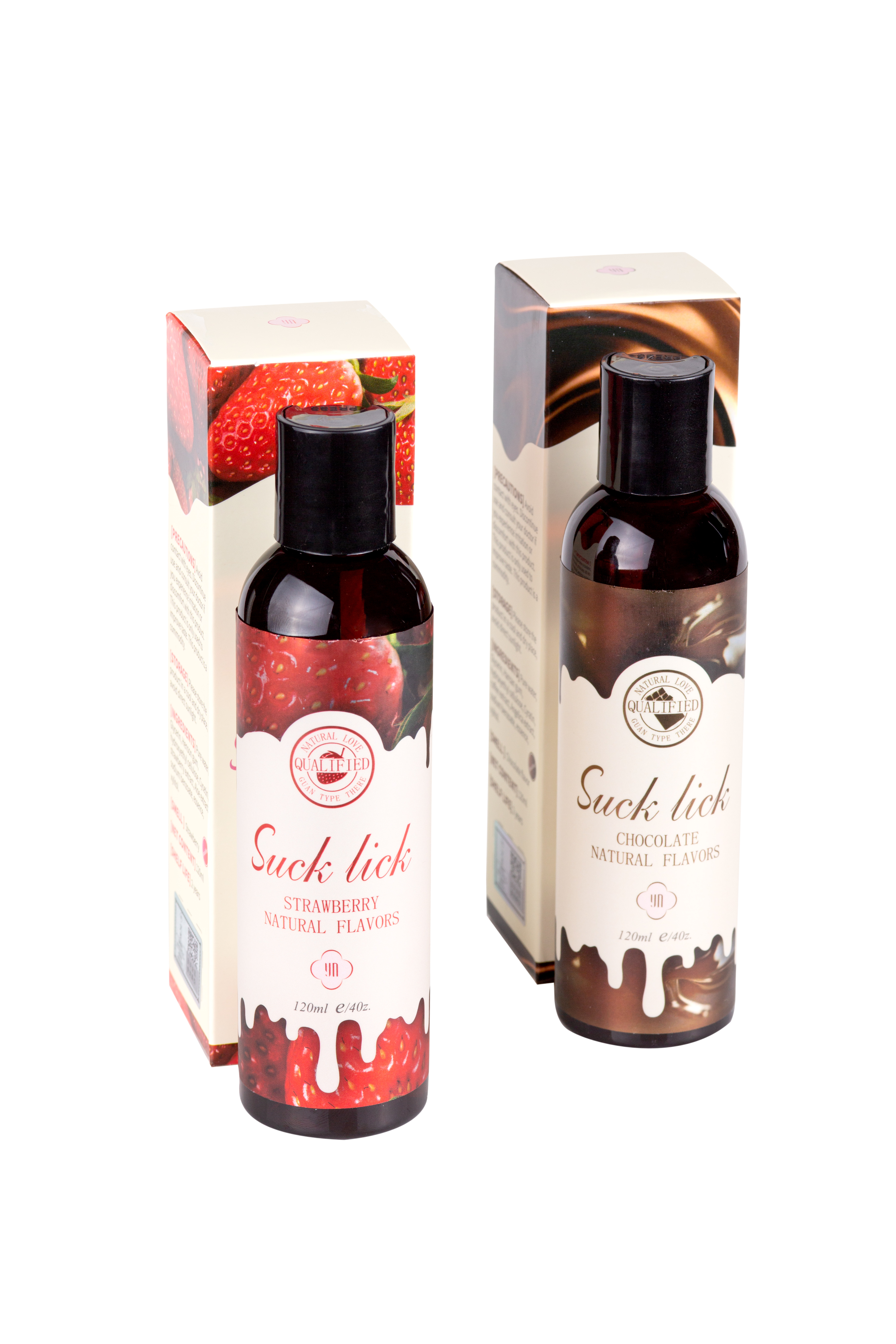 Dos botellas, una de fresa y otra de lubricante con sabor a chocolate. Ambas tienen texto e imágenes. Fondo blanco.