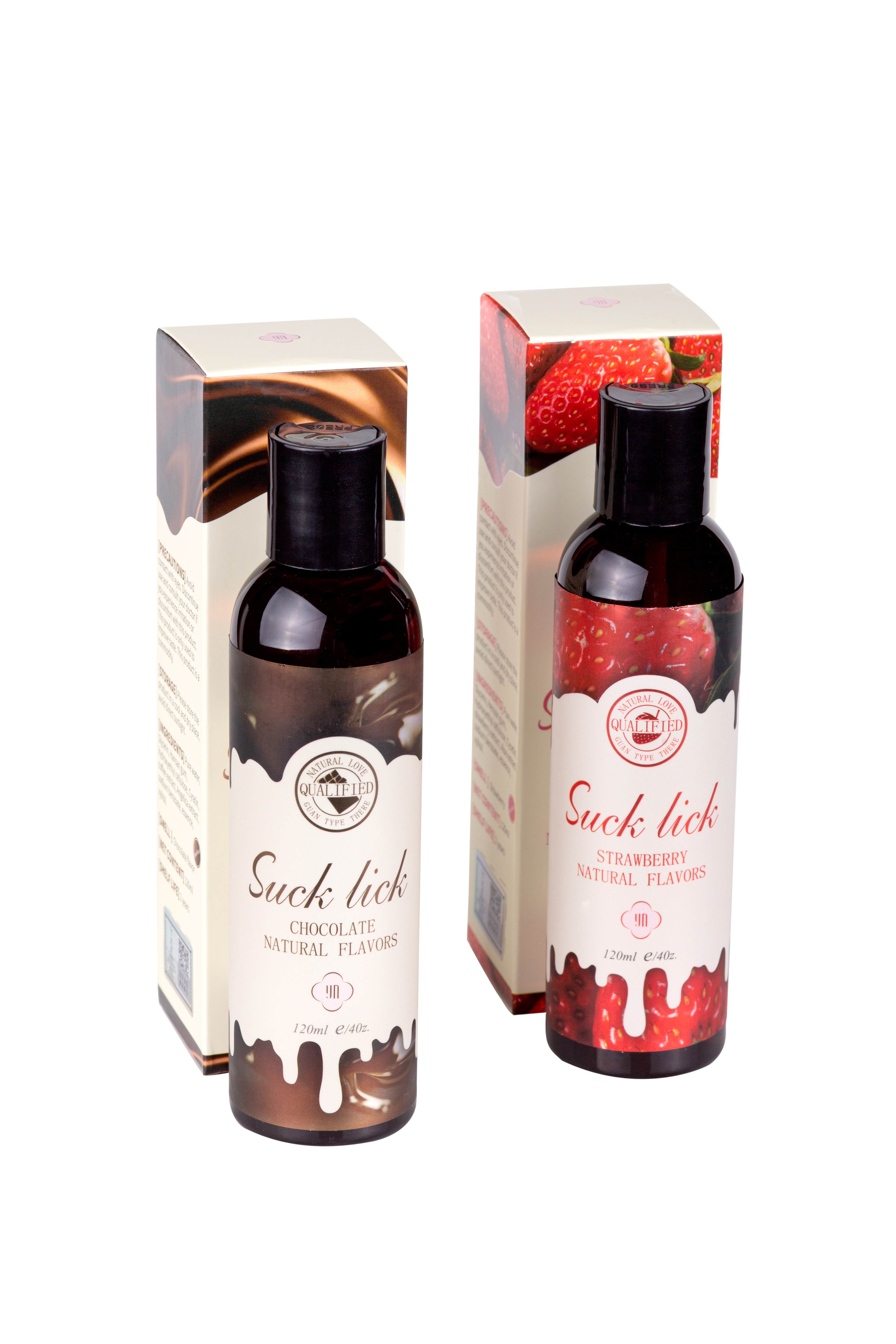 Dos botellas con cajas. Una dice 'Suck lick Chocolate'. La otra dice 'Suck lick Strawberry'. Ambas tienen líquido y etiqueta.