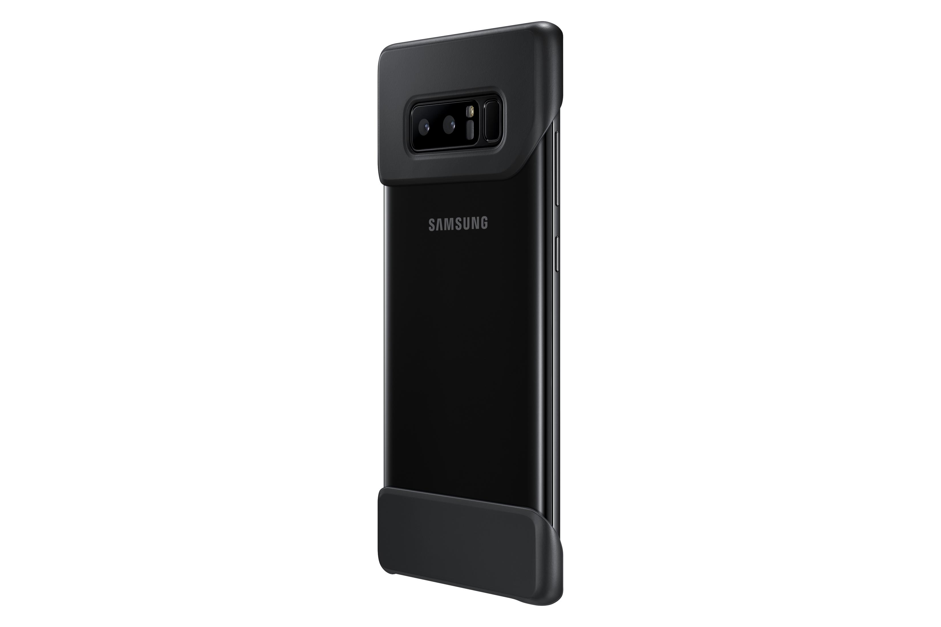 Smartphone nero in una custodia con fotocamera visibile, su sfondo bianco.