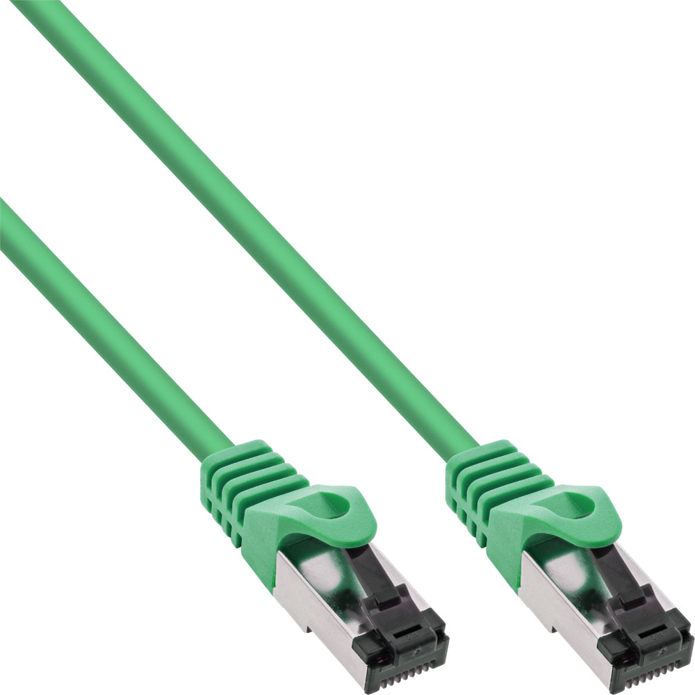 Twee groene netwerkkabels met groene connectoren, op een witte achtergrond.