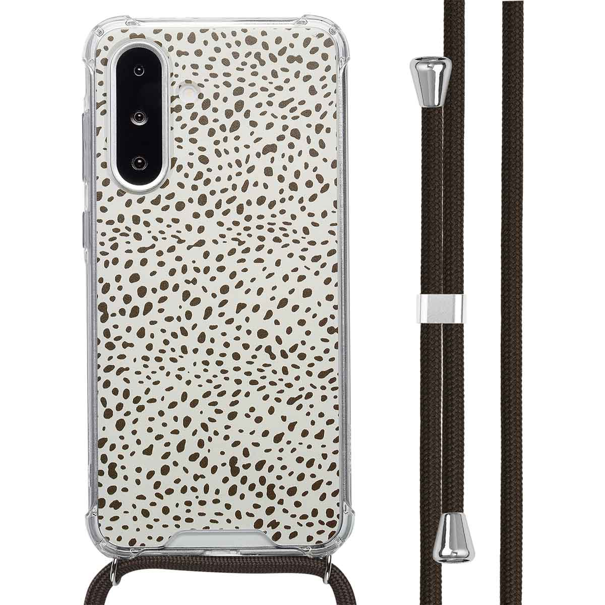 Telefoonhoesje met een stippenpatroon in bruin en wit, met een bruin koord. Transparante hoes.