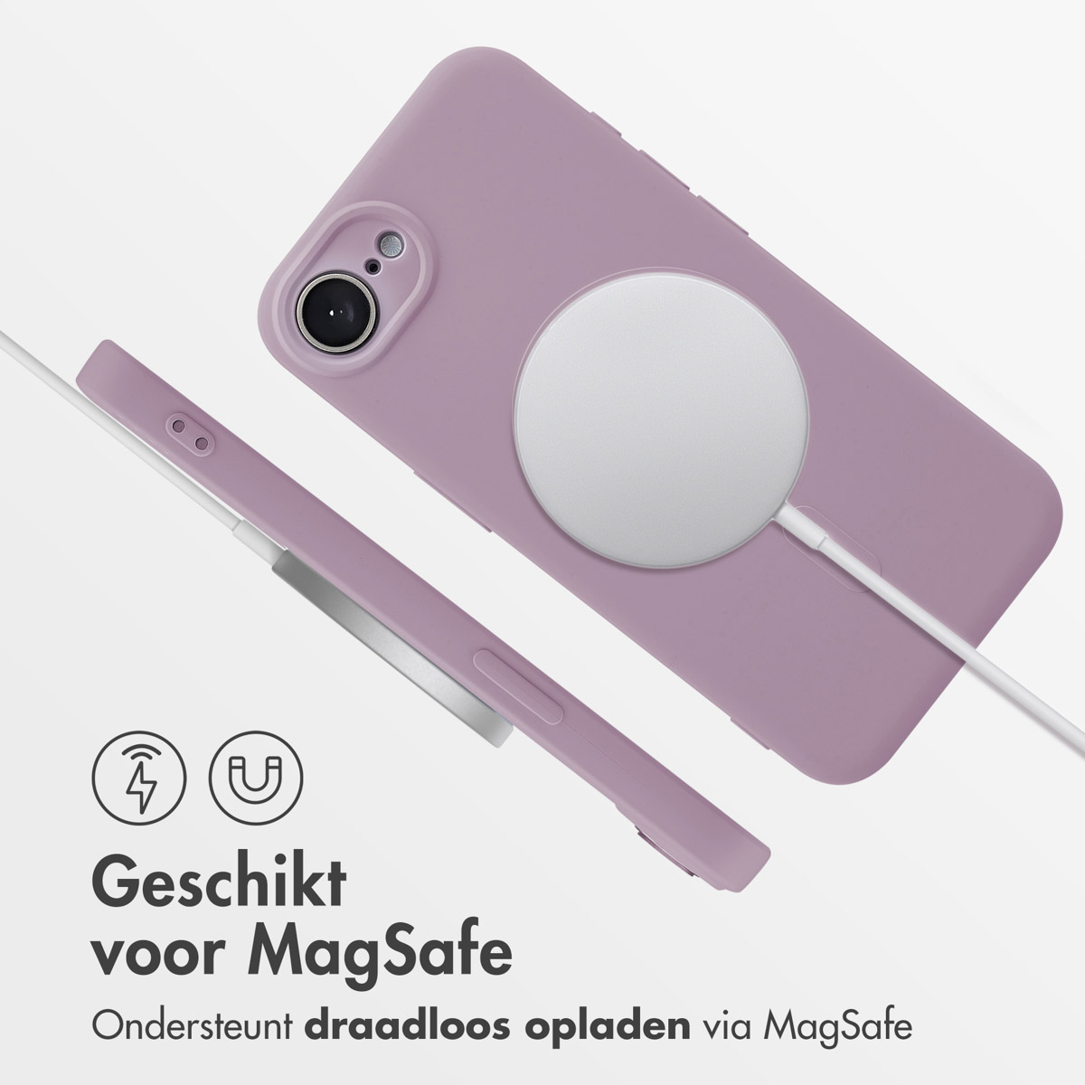 Een paarse telefoonhoes met een MagSafe-oplader bevestigd. De hoes ligt op een wit oppervlak.