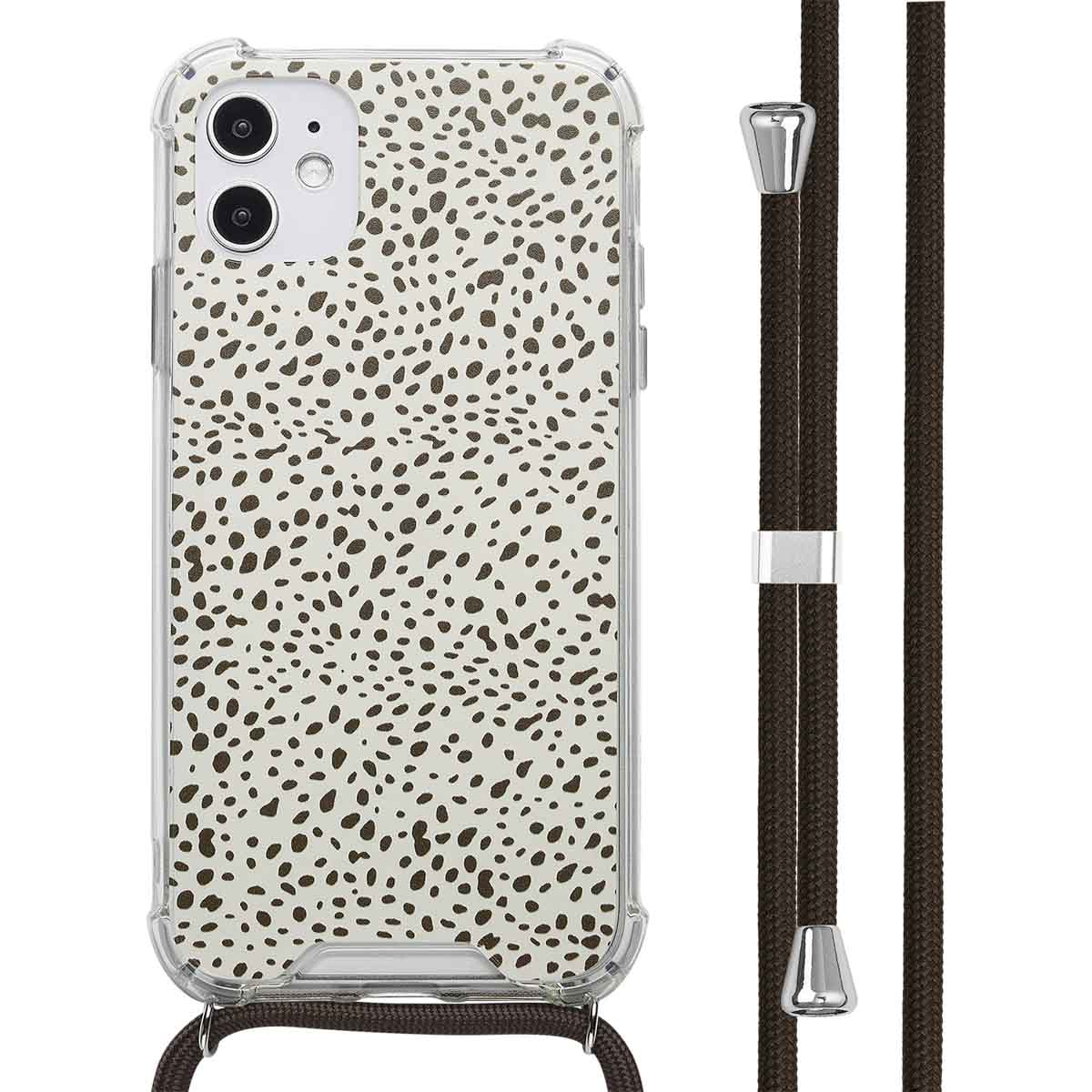 Téléphone avec étui à pois et cordon brun, suspendu. Étui transparent visible.