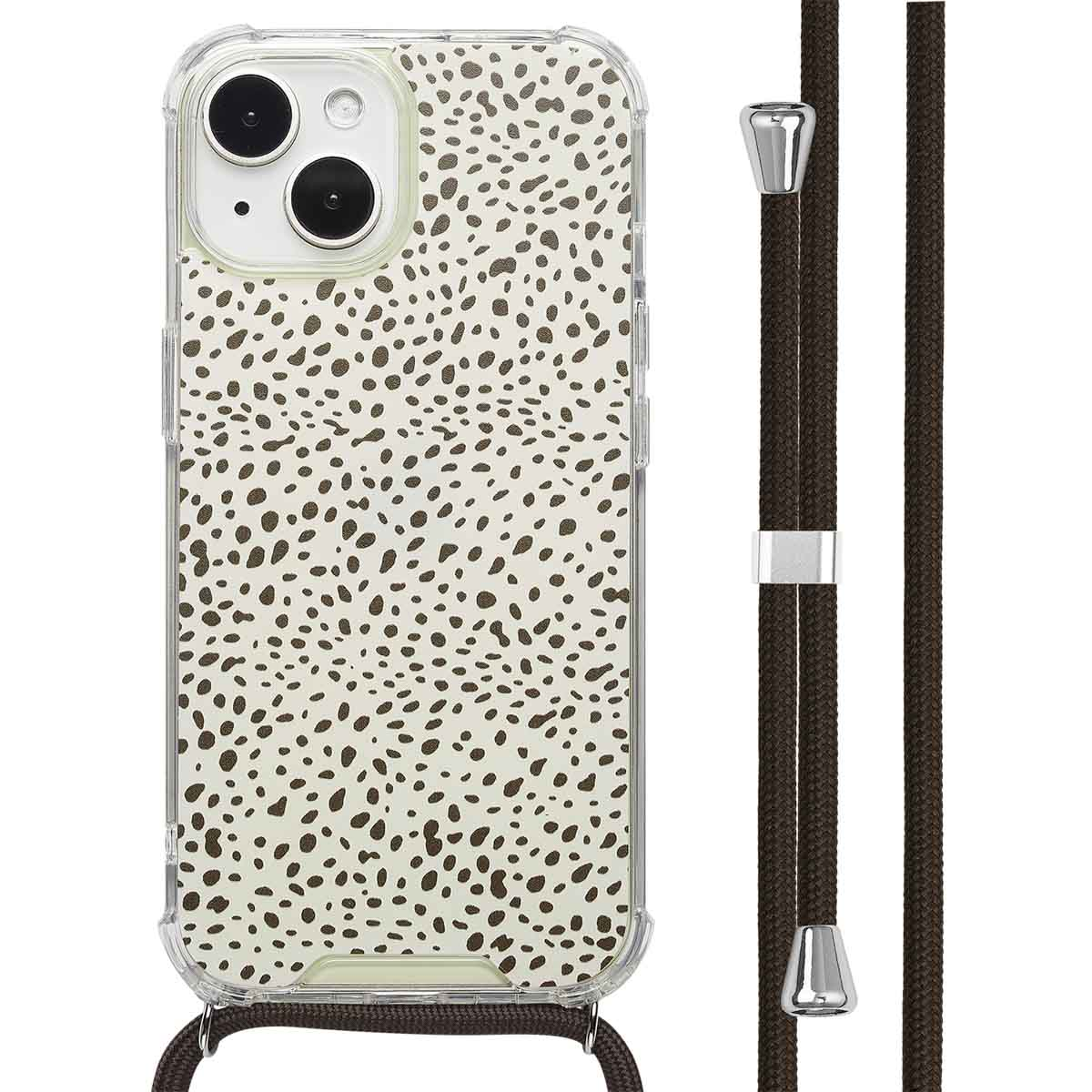 Telefoon met een bruin gevlekt patroonhoesje en een bruine riem. Tekst: Perfecte pasvorm.
